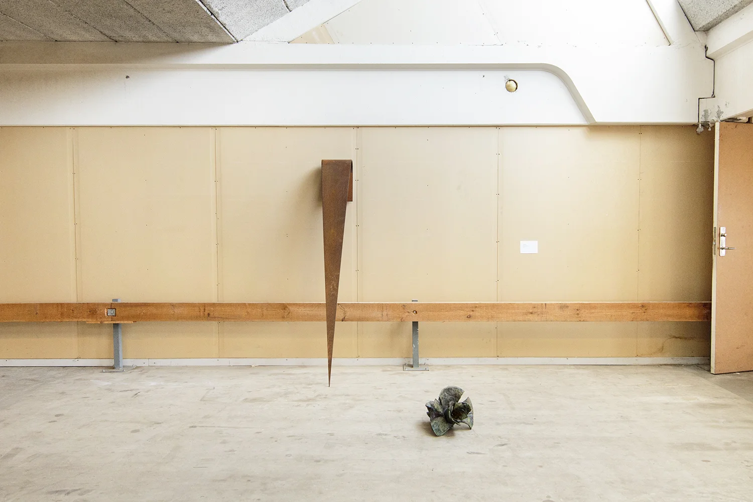 Julie Stavad "Amuse-bouche", 2017 (Keramik, stål) | Foto © I DO ART Agency.
