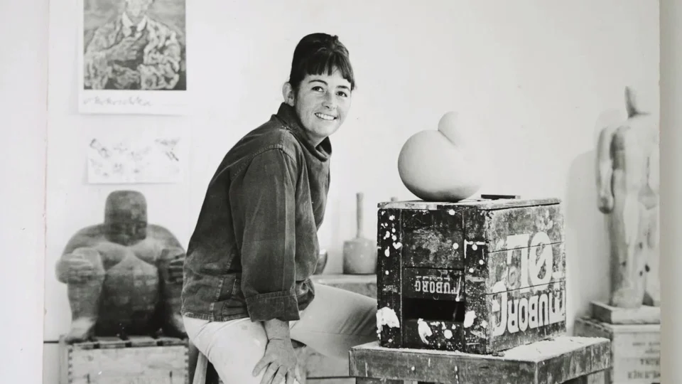 Gerda Thune Andersen som ung i sit atelier