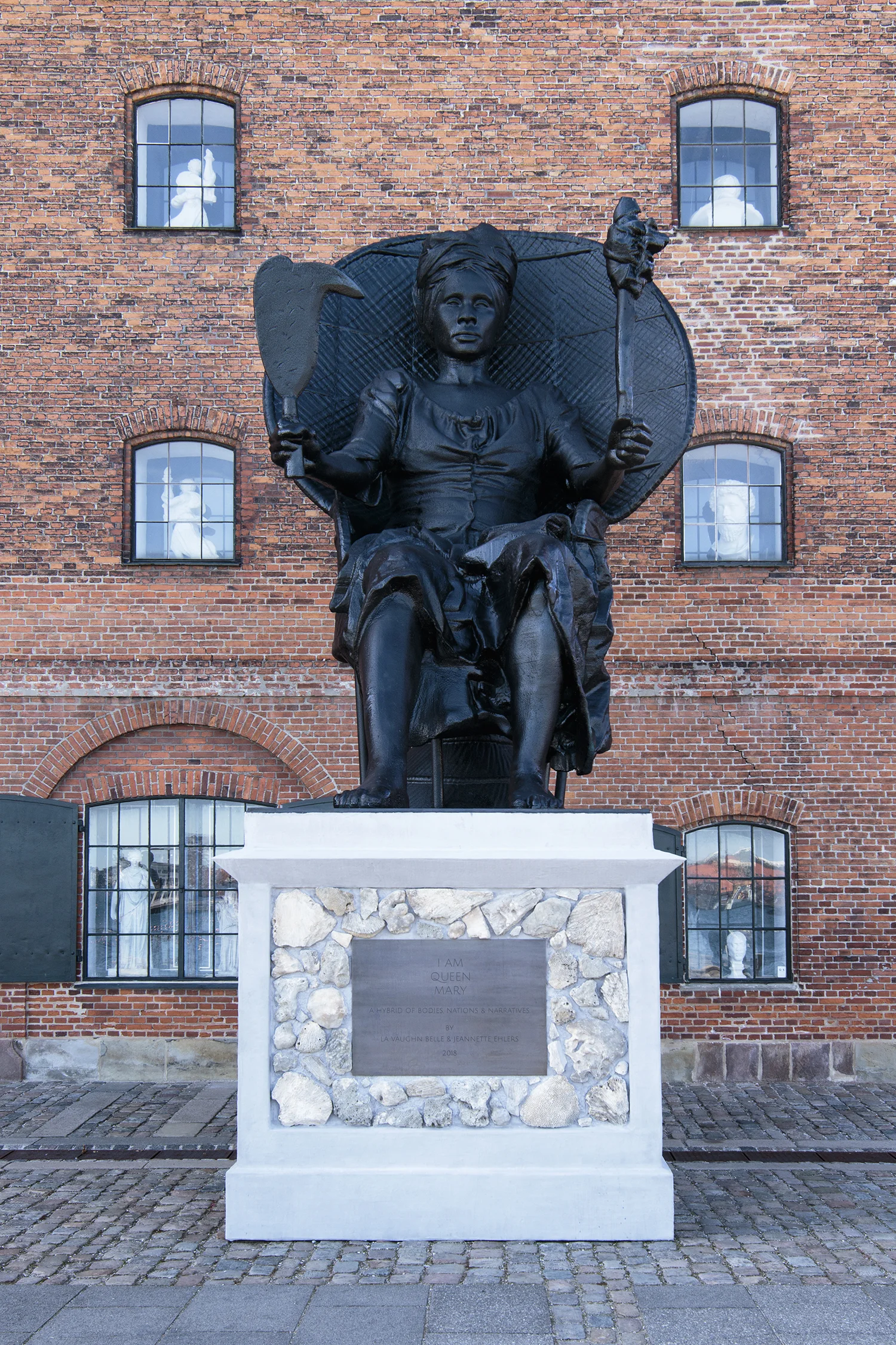 I Am Queen Mary. Photo © I DO ART Agency.
