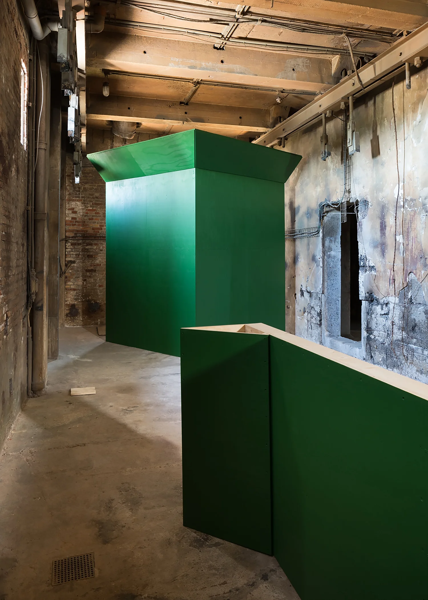 Magnus Frederik Clausen, RAL 6002. Carlsberg Byens Galleri og Kunstsalon. Photo by David Stjernholm.