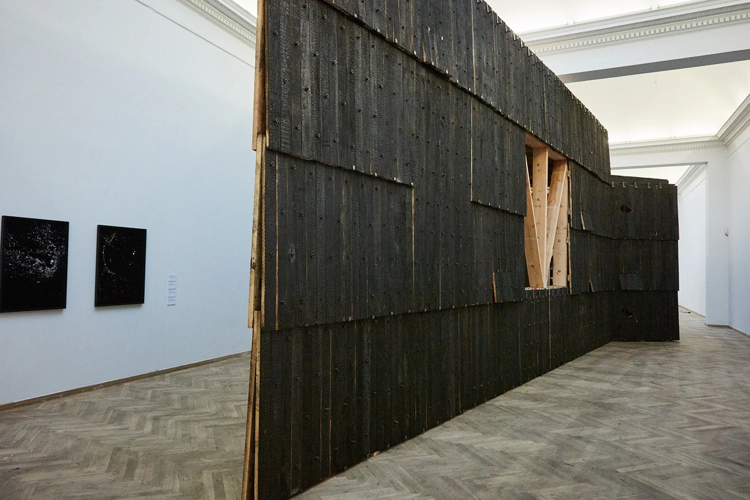 Kasper Harup-Hansen (DK) “Playa Del Norte I,” 2018. 24 studerende fra KADK, Design og Konservering, Institut for Bygningskunst og Kultur, Kandidatprogrammet Kunst og Arkitektur (DK) “5 rum for Dürer, Holbein, Uccello, Ingres og Goya,” 2019. Foto: Søren Rønholt.