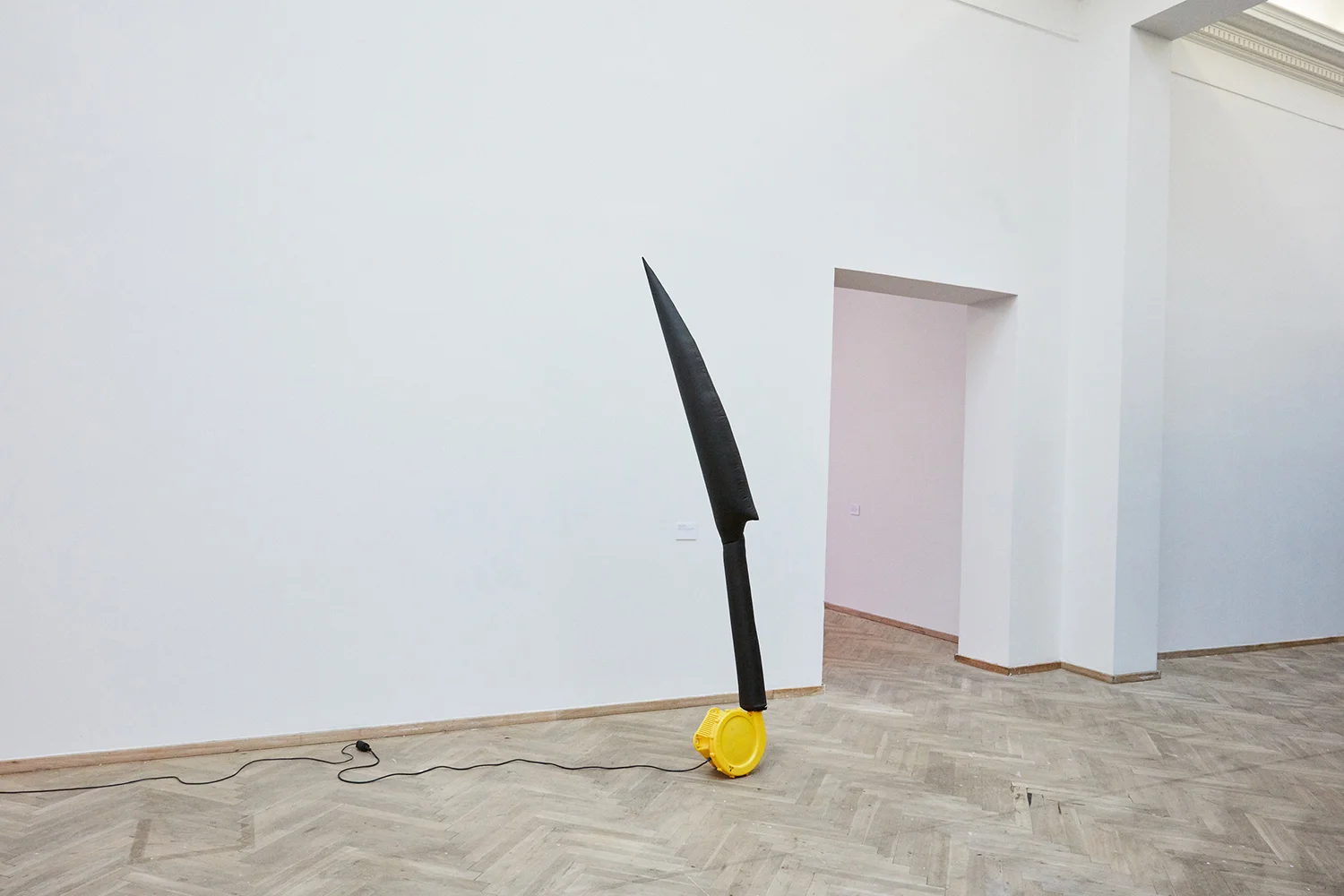 Sally Santana (DK) “Inflatable knife,” 2018. Foto: Søren Rønholt.