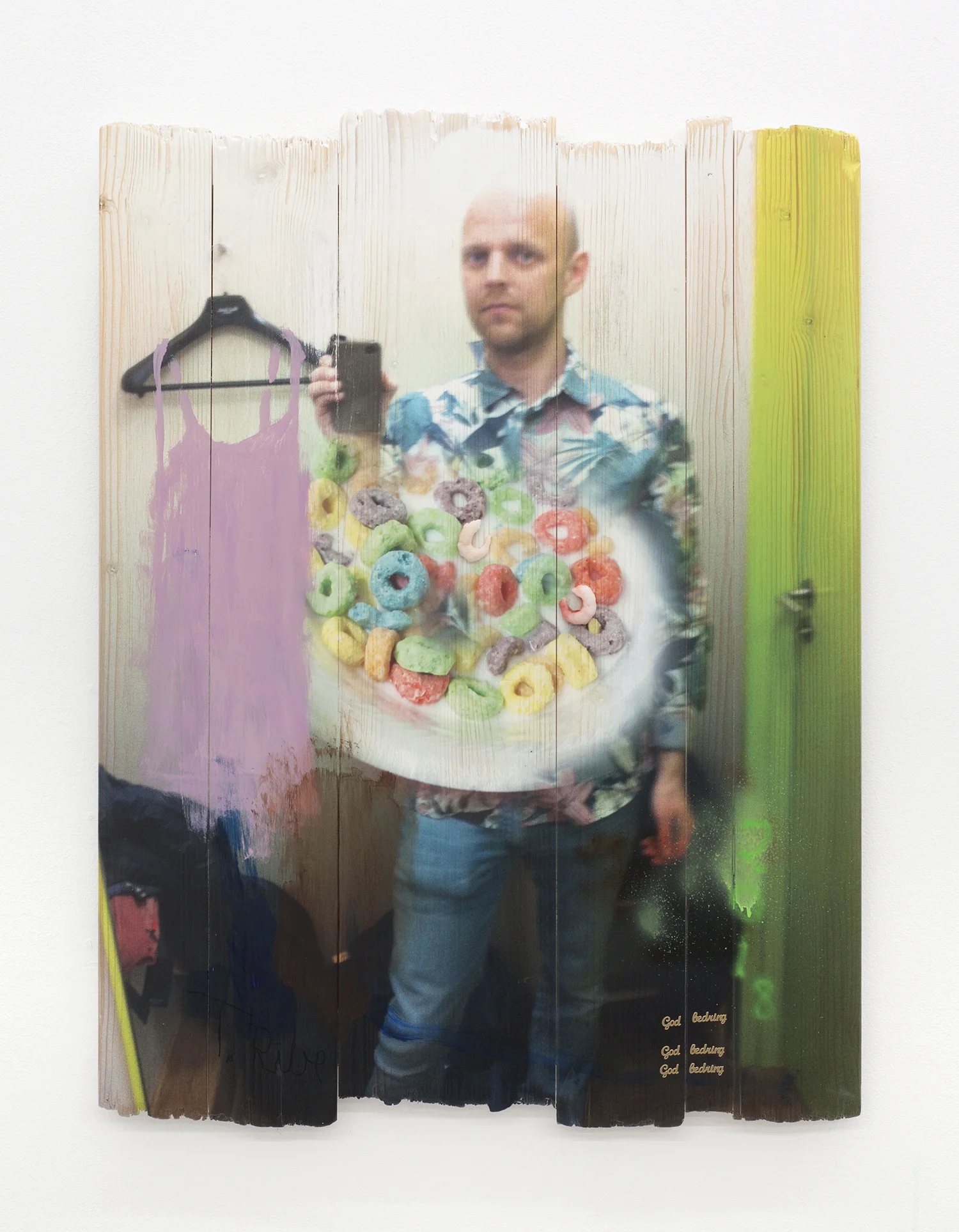 Torben Ribe “go or no go (god bedring),” 2018 (UV-print på træ, akryl, stickers, plastikrejer, 80x60 cm). Foto: Torben Ribe.