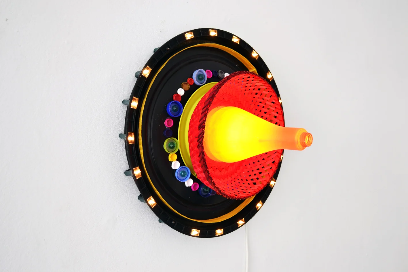 Shinya Ishida âLamp,â 2015 (mixed media / waste Recycling, Diam. 48 cm).