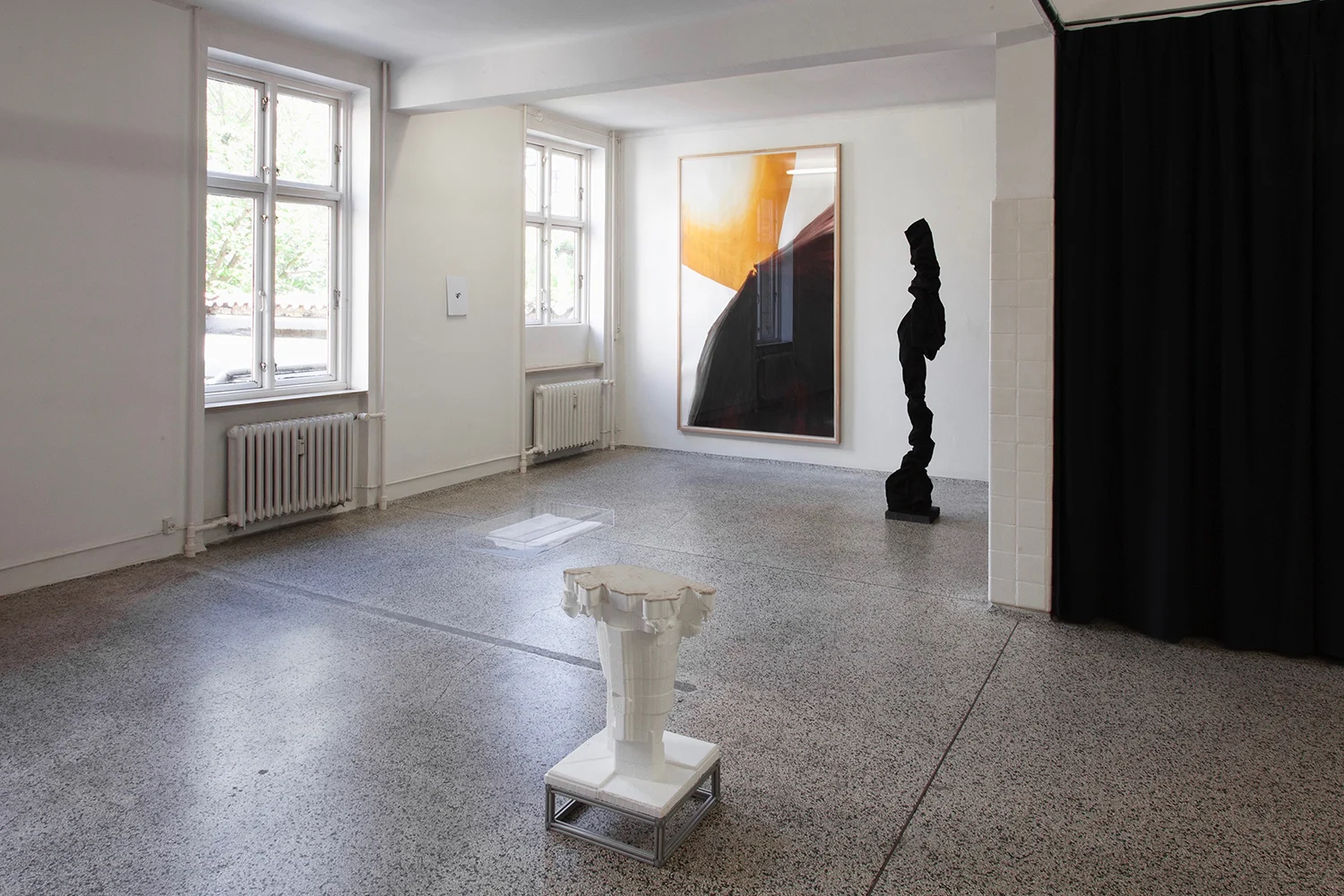 “En dreng, der leger hest på en skildpadde*” (Installation view). Photo: Kevin Malcolm.