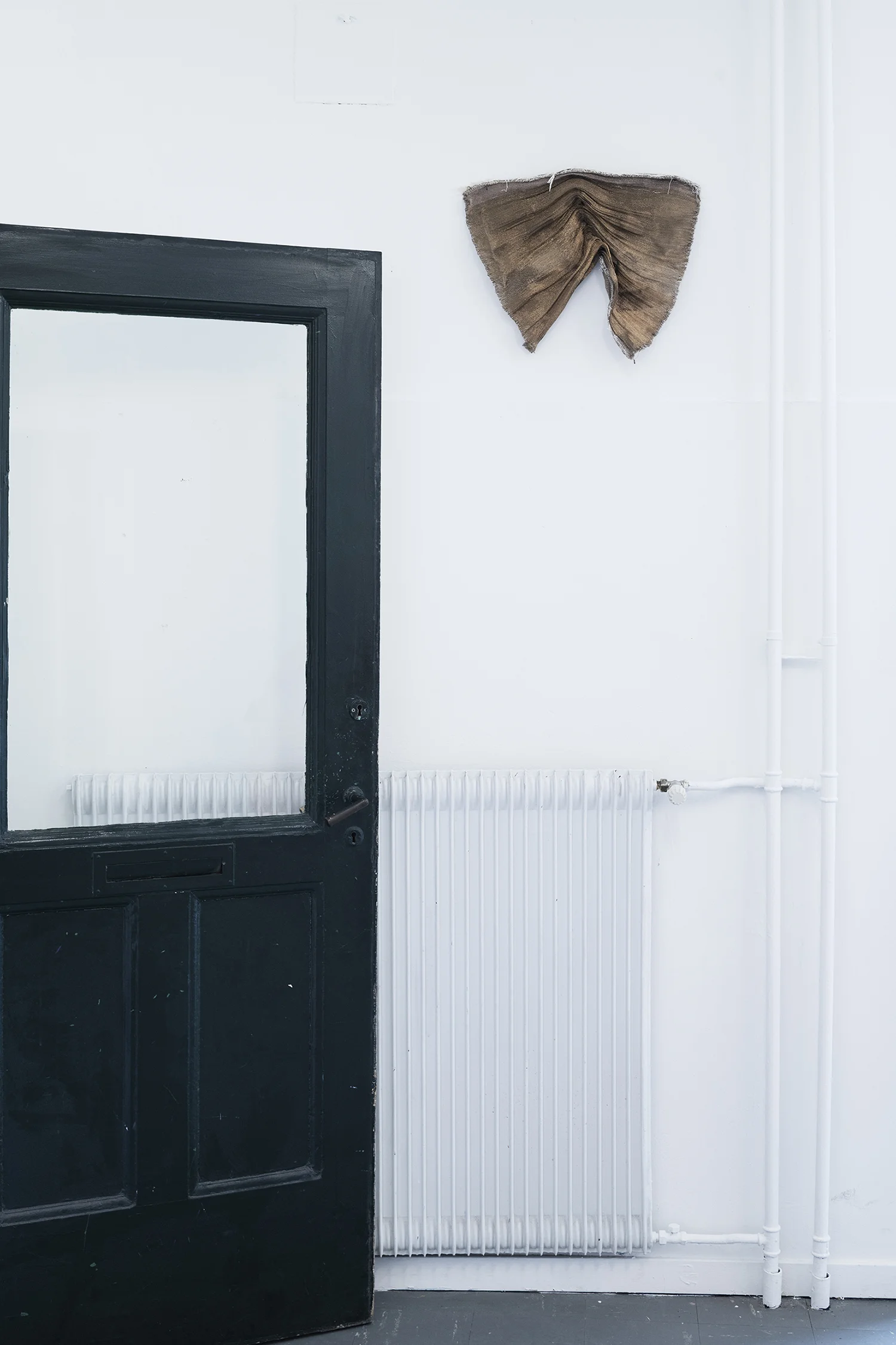 Cecilie Skov “Klud,” 2011 (Messingtråd, hør, bomuld). Foto: Karl Isaksen.
