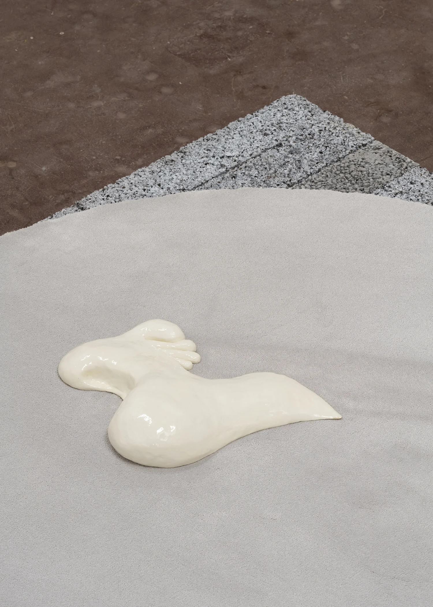 Martha Hviid “Strech,” 2019 (Clay, varnish, carpet, breeze-blocks). Photo: David Stjernholm.