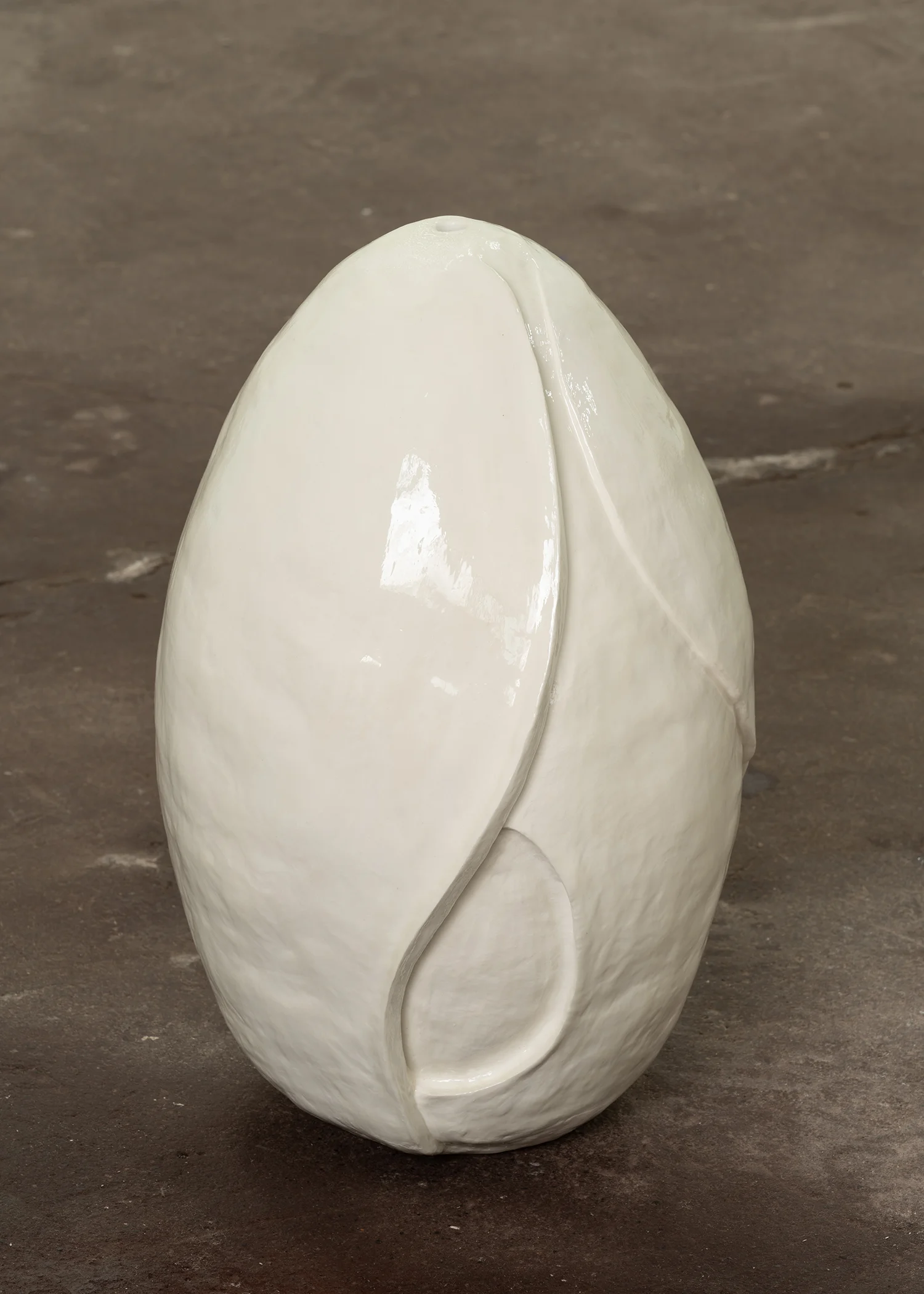 Martha Hviid “Drench,” 2019 (Clay, varnish). Photo: David Stjernholm.