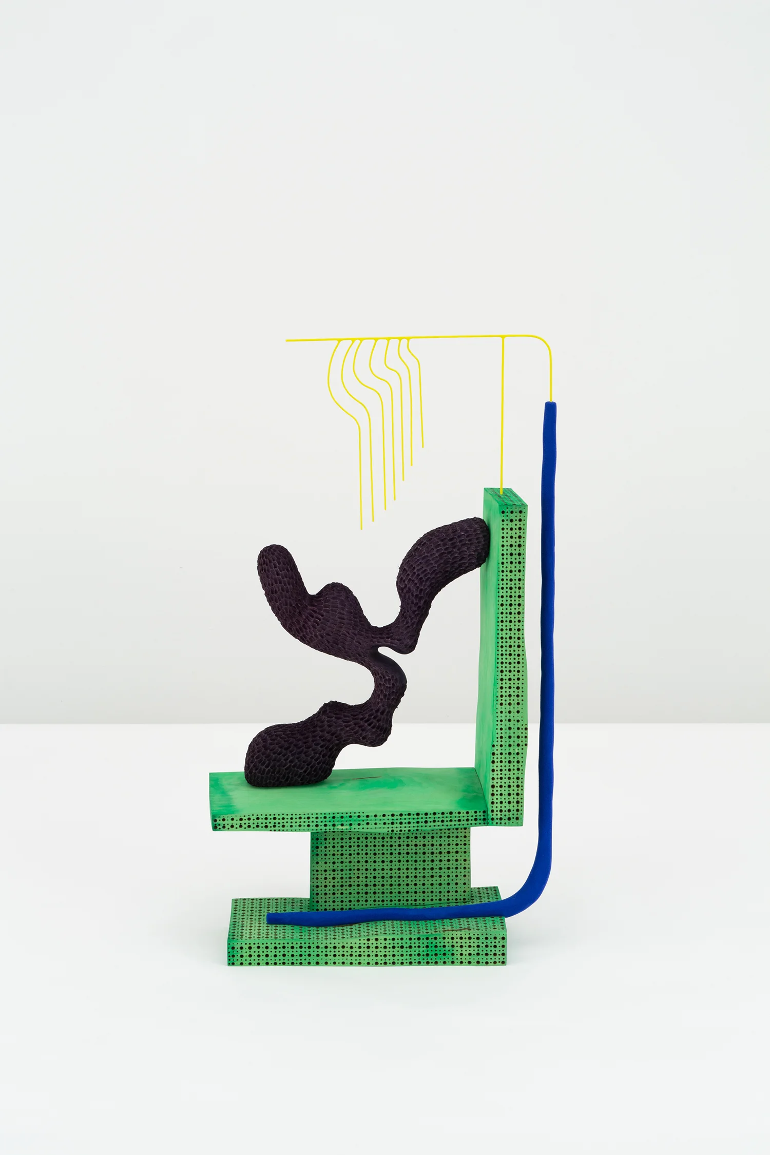 Matthew Ronay “Coercive Reader,” 2019 (Basswood, dye, gouache, flocking, plastic, steel 73,7 x 40,6 x 30,5 cm).