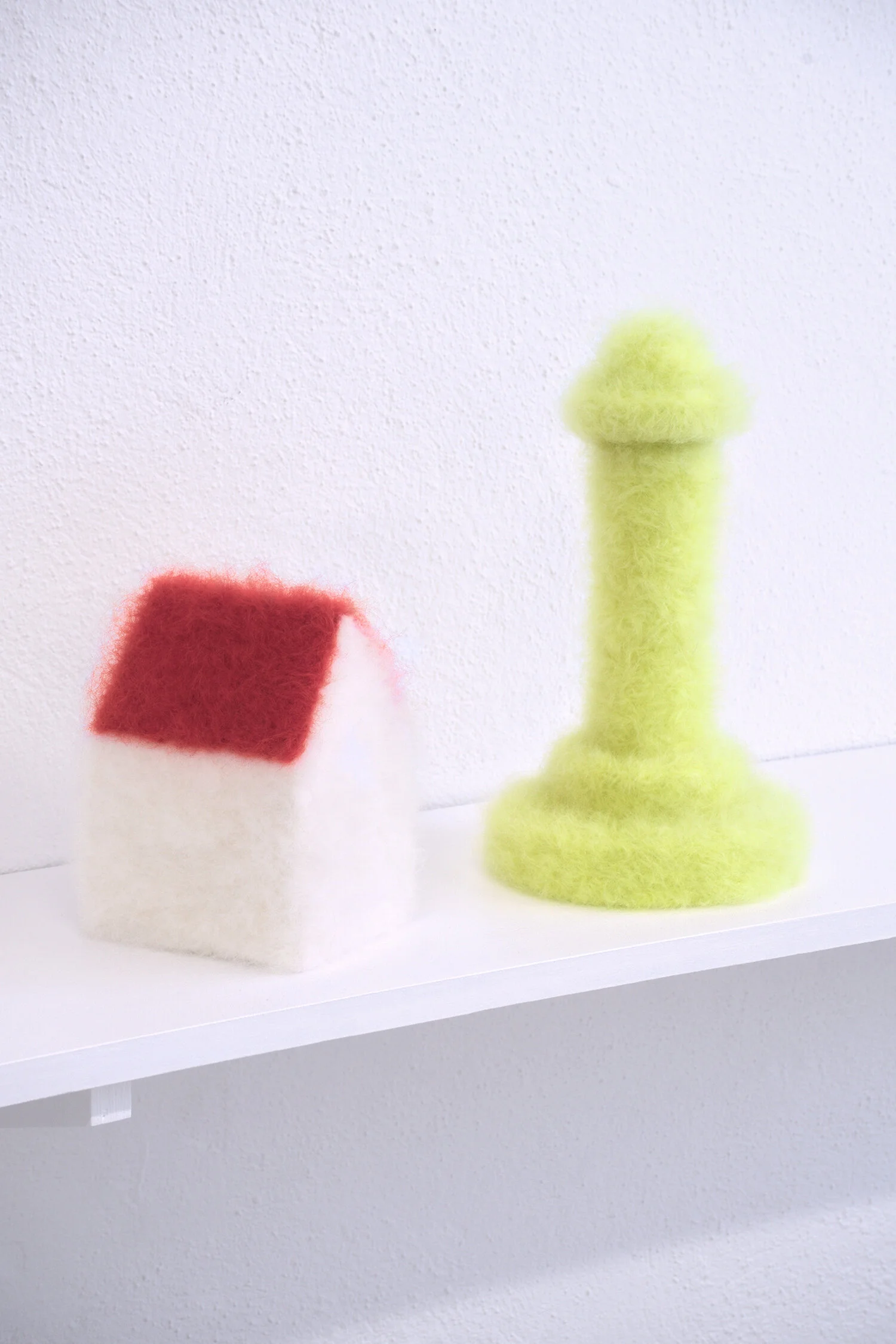 Lulu Refn “Untitled,” 2019. Styrofoam, merino wool. 16 x 12 x 9 cm. “Untitled,” 2019. Styrofoam, merino wool. 28 x 15 x 15 cm. Photo: Brian Kure.