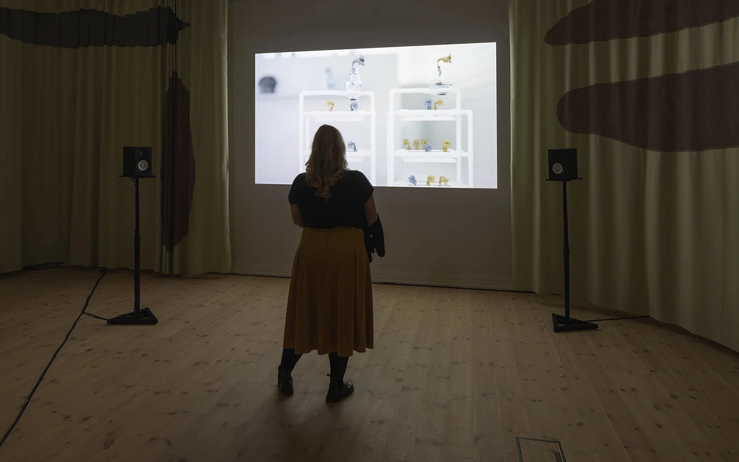 Sophia Ioannou Gjerding & Xenia Xamanek, ALVA II (2019). Installation view, Kunsthal Aarhus. Foto: Mikkel Kaldal.