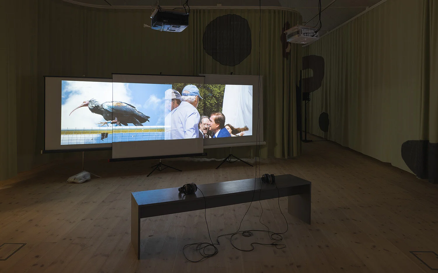 Maximilian Schmoetzer, Not Love Alone (2019). Installation view, Kunsthal Aarhus. Foto: Mikkel Kaldal.