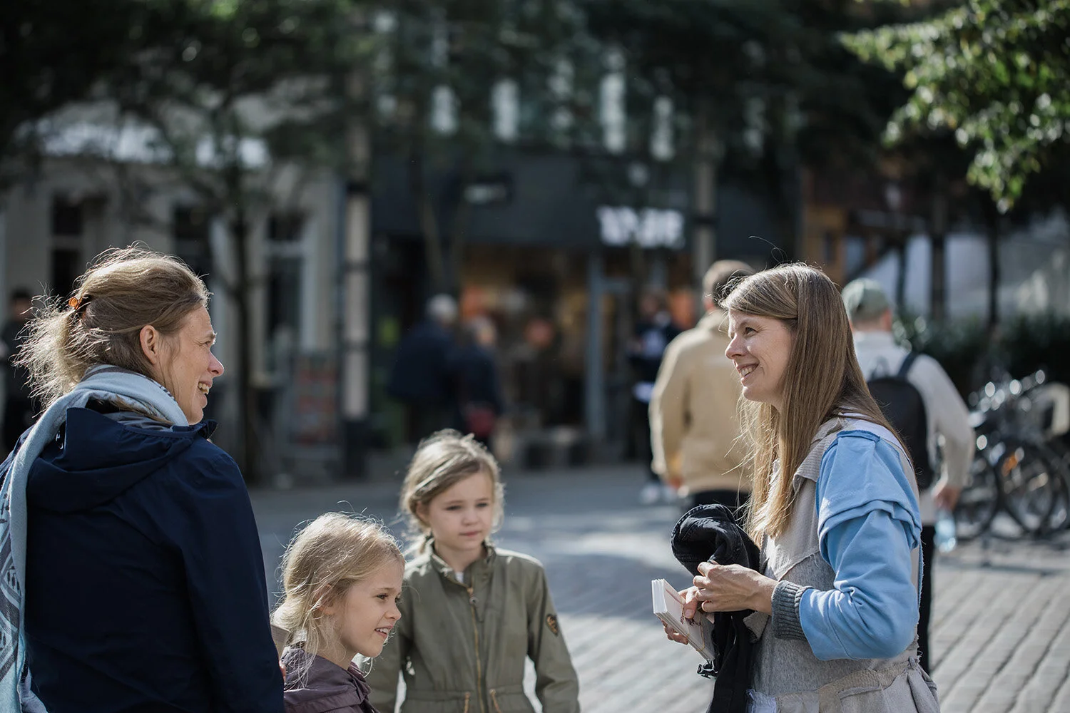 Hannah Heilmann, Hvert et stykke (2019). Performance på Lille Torv i Aarhus. Foto: Malte Riis.