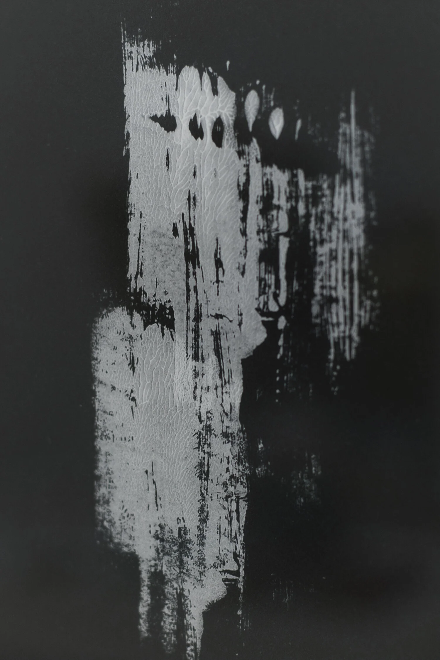 Eliyah Mesayer, Black light, white shadow (detail, 2018). Foto © I DO ART Agency.