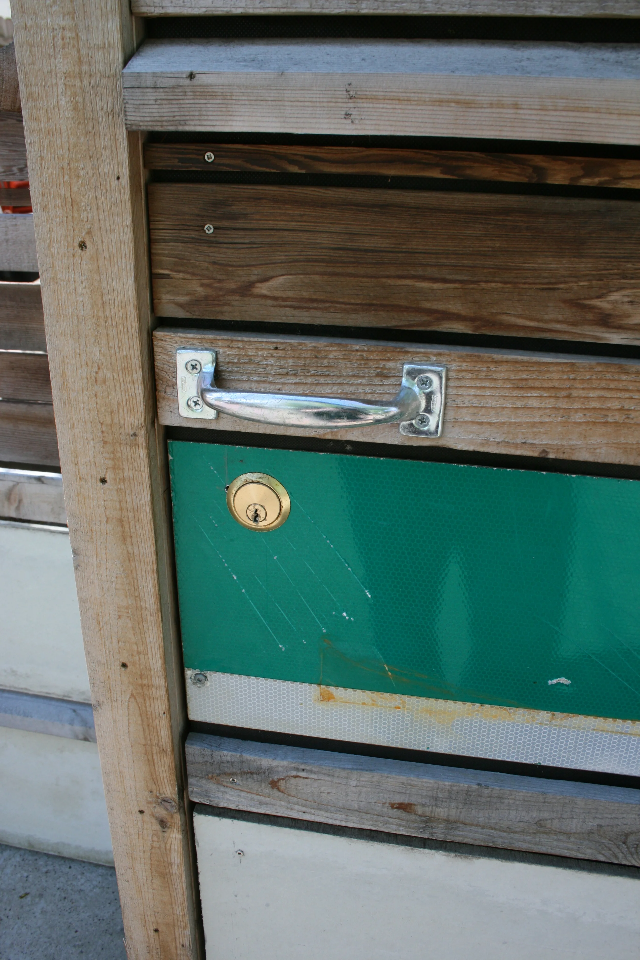 Fence lock.JPG