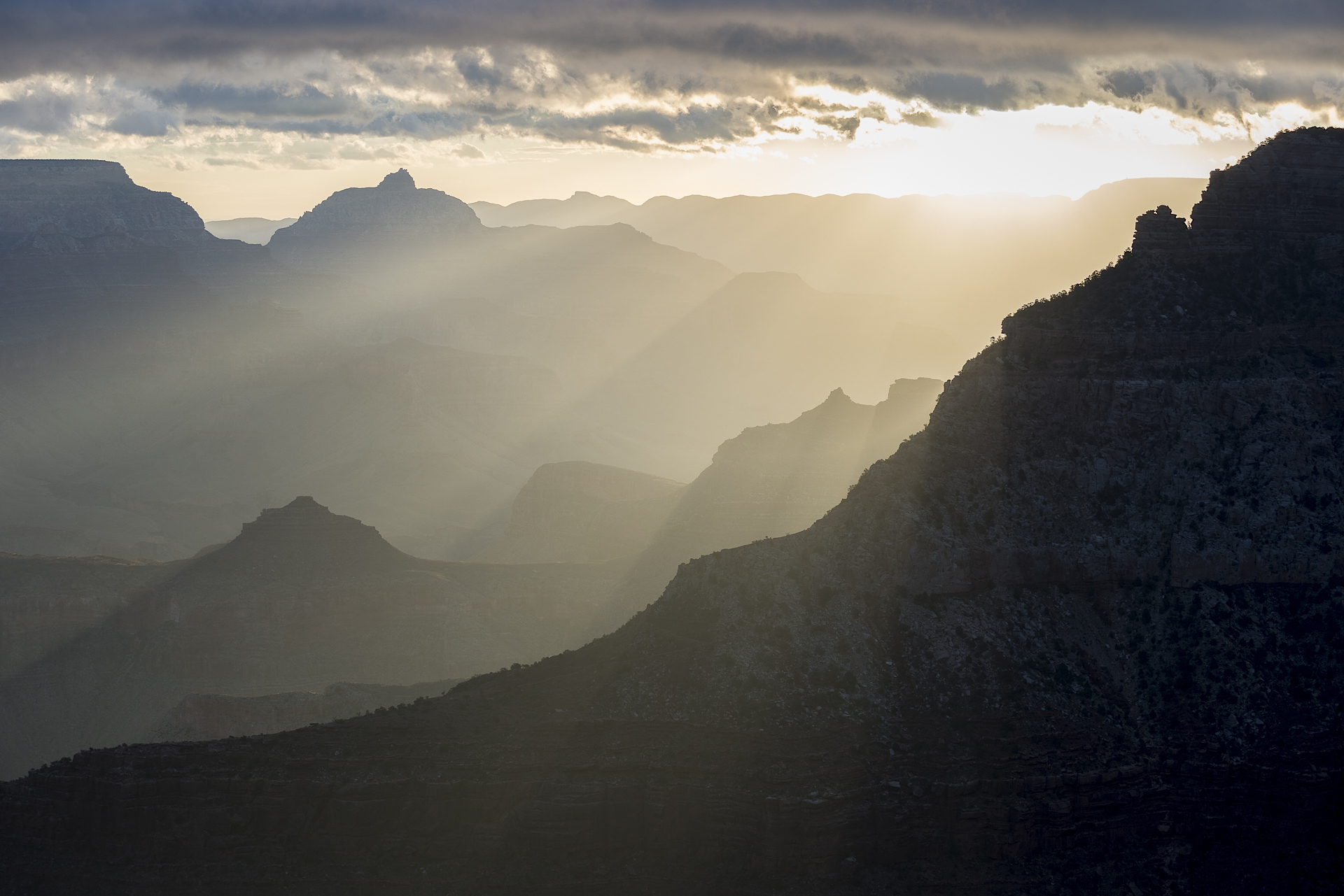 Grand Canyon NP, AZ: sunrise from Mather Point