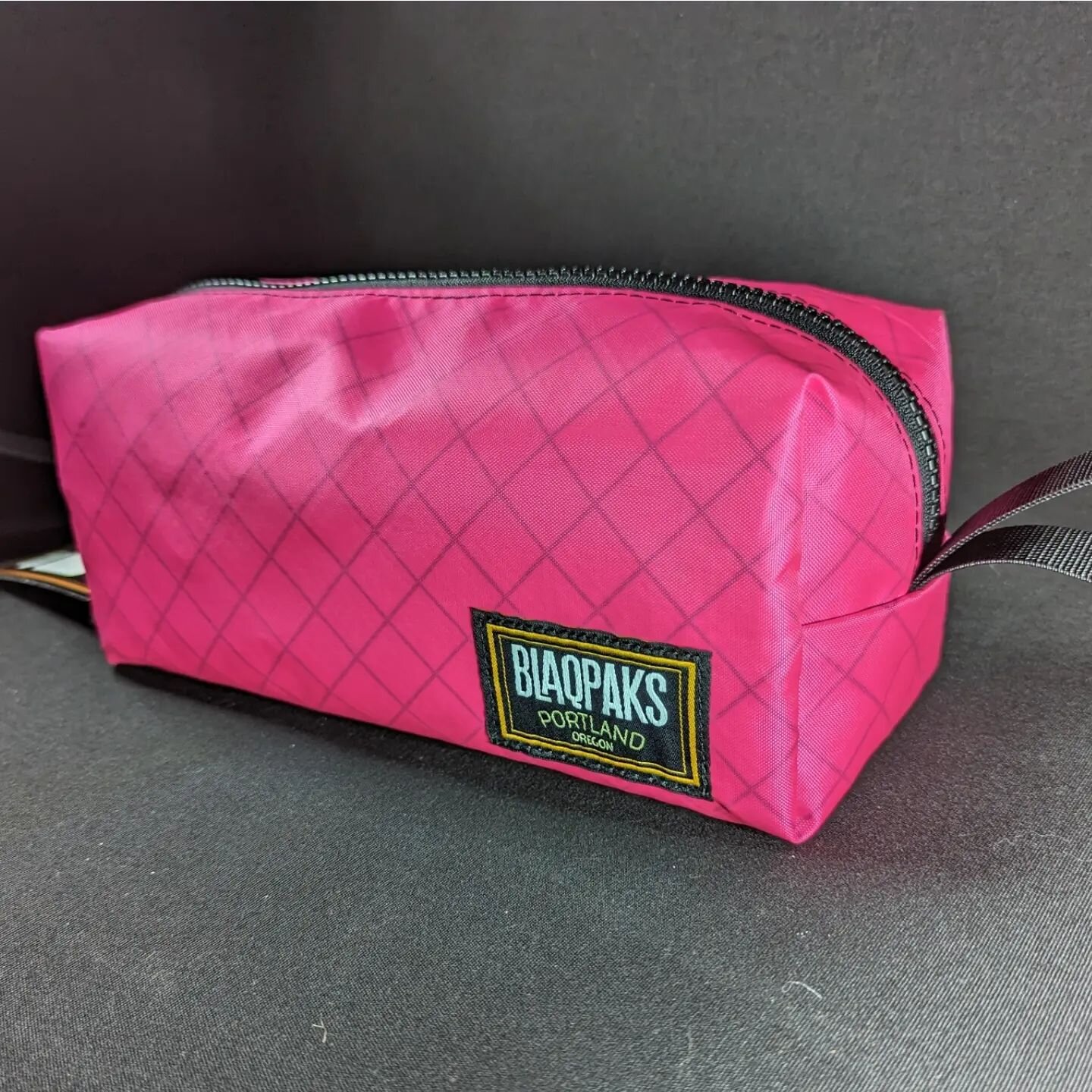 We added a new color Dopp Kit to the website! Fully waterproof and now available in pink for your travel needs.
.
#blaqpaks #handmadeinportland #guaranteedforlife #pink #doppkit #travelbag #toiletrybag #handmade
