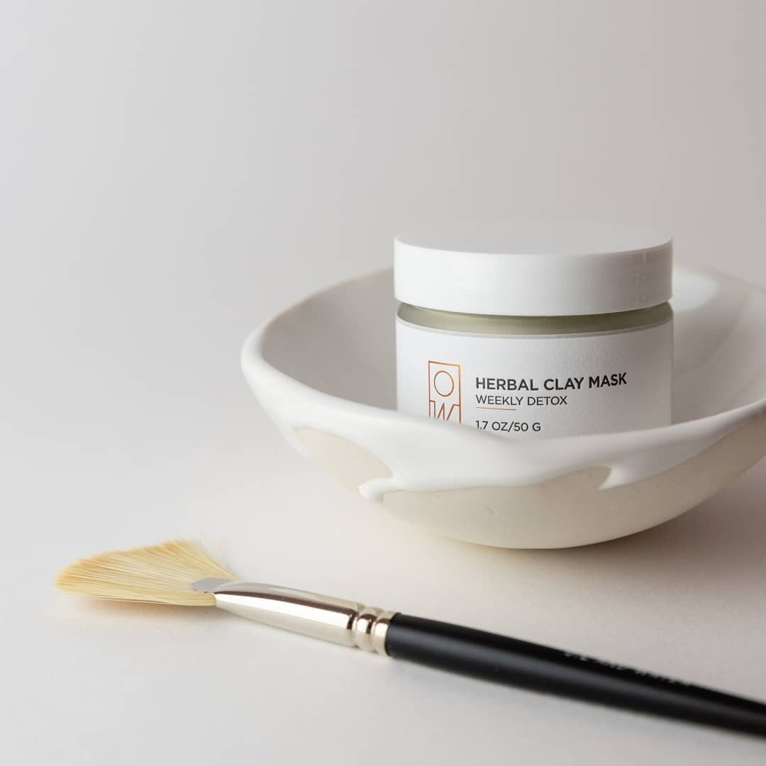 Our Herbal Clay Mask is lovely on its own, but it's even better accompanied by our fan brush and this beautiful porcelain bowl, locally made for Oil + Water by our friends at @m_o_n_d_a_y_s. 💛 #oilandwaterbk