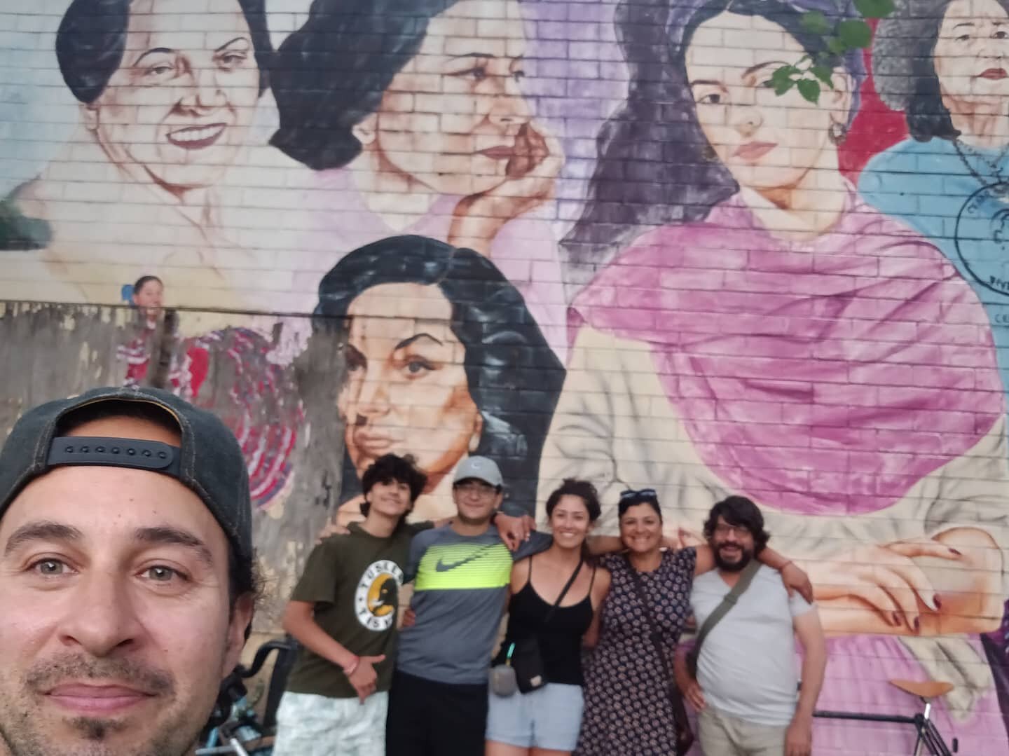 Thank you @pryseela for bringing your lovely family along on a private tour of the murals. It was my pleasure sharing stories with your fam! 

If you would like a tour please hit me up! 

As always- EVEN IF YOU DO NOT HAVE MONEY STILL HIT ME UP. Mone