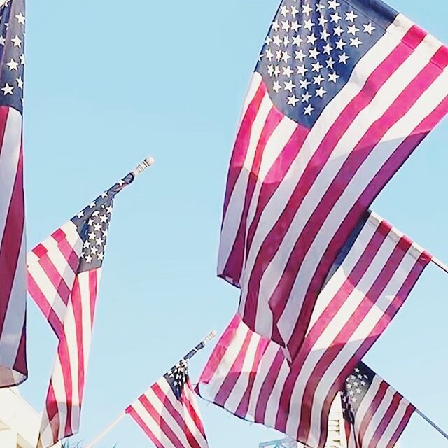 #memorialdayweekend 
Flags waving for all #Heroes
 #Thankyou 🇺🇸🇺🇸🇺🇸
#pastpresentfuture .
.
#thankful #proud #american 
#memorialdayweekend2020 
#america #brave #grateful