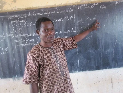 Mali Rising teachers work hard under tough circumstances -- too few textbooks, too many students, too many lanugage barriers. They deserve as much help as we can provide.