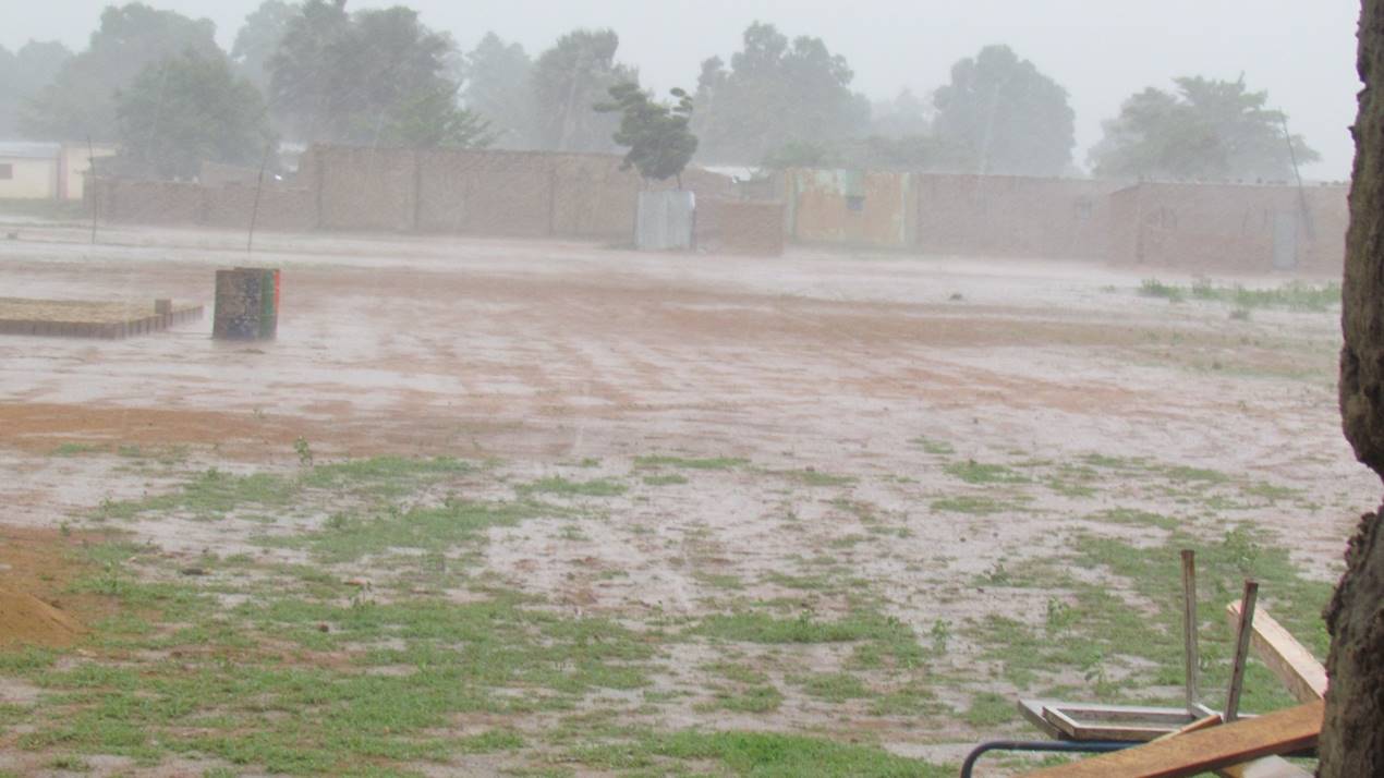 This is the rainy season in Mali, which complicates but doesn't stop construction!
