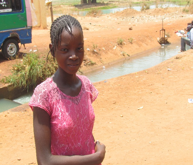 Fatoumata's friend Oumou half way to school.