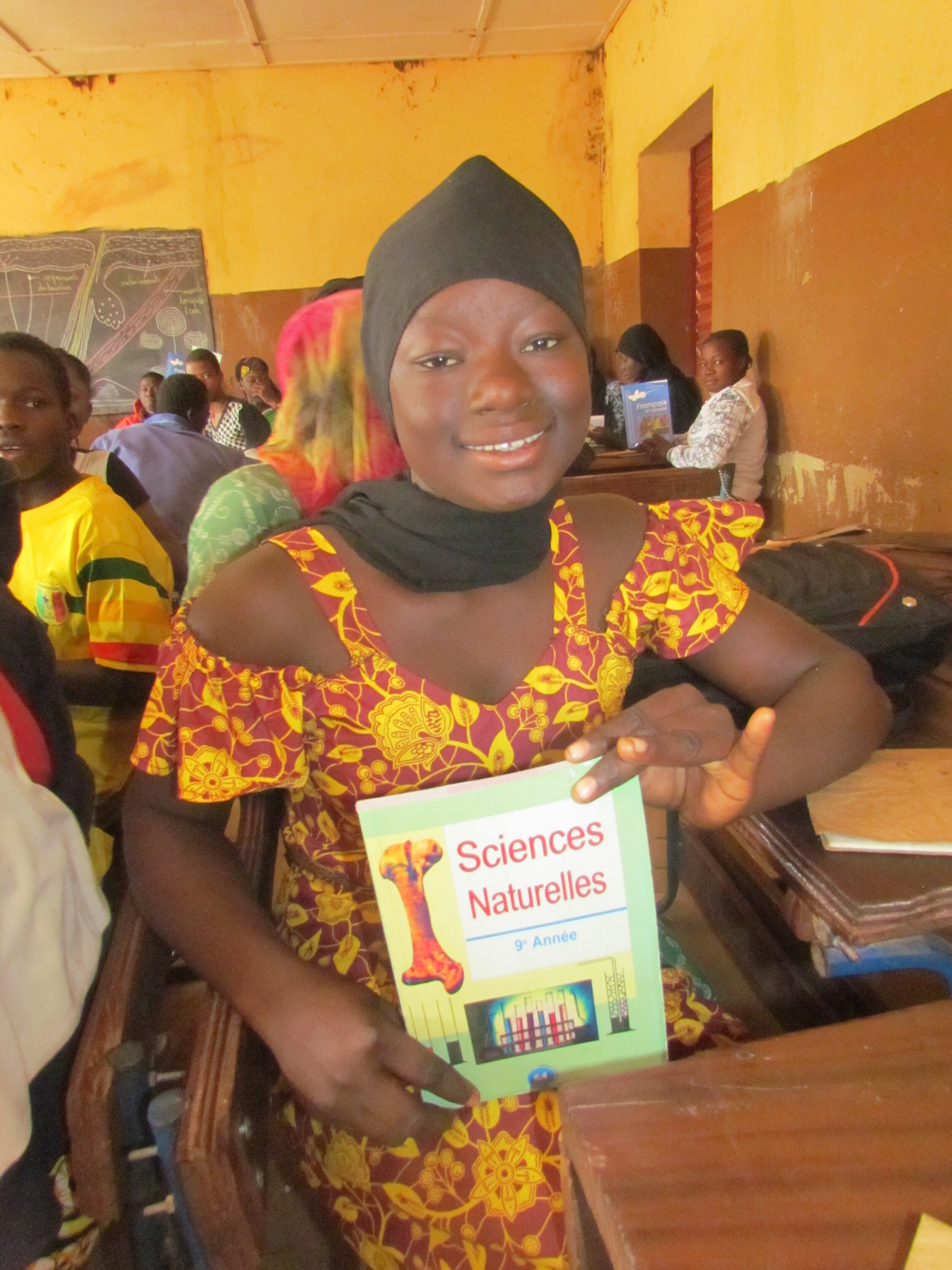 Thanks to our donors, we delivered french and science textbooks.