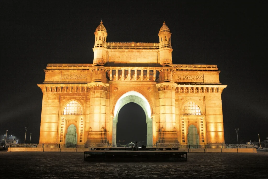 GATEWAY OF INDIA (MUMBAI): GATEWAY TO HIS WORK