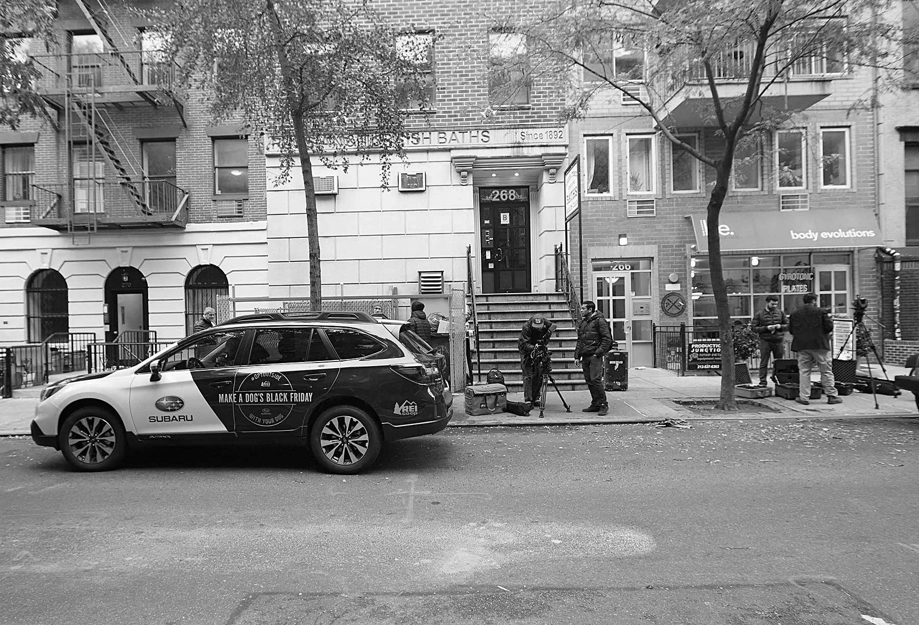 Setting up some shots as the fleet of Subaru’s come into Manhattan to pick up rescue dogs.