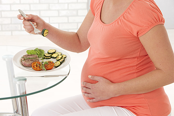pregnant-woman-eating-fish.jpg