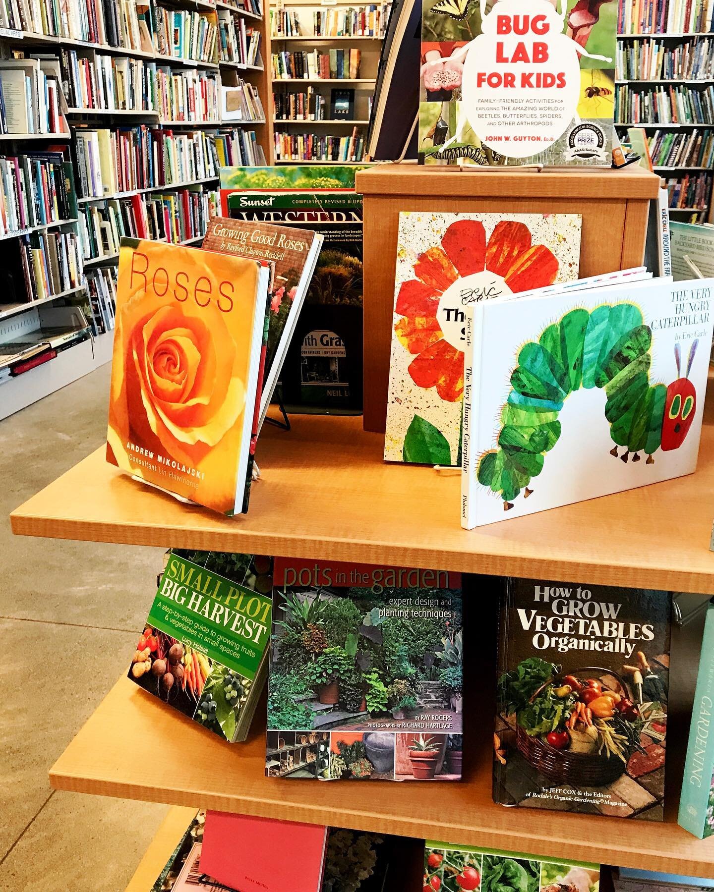 So many garden books at Rose City Reads. Spring is here and it is time to get planting! 🌱

#usedbooks #pdx #portland #supportyourlibrary