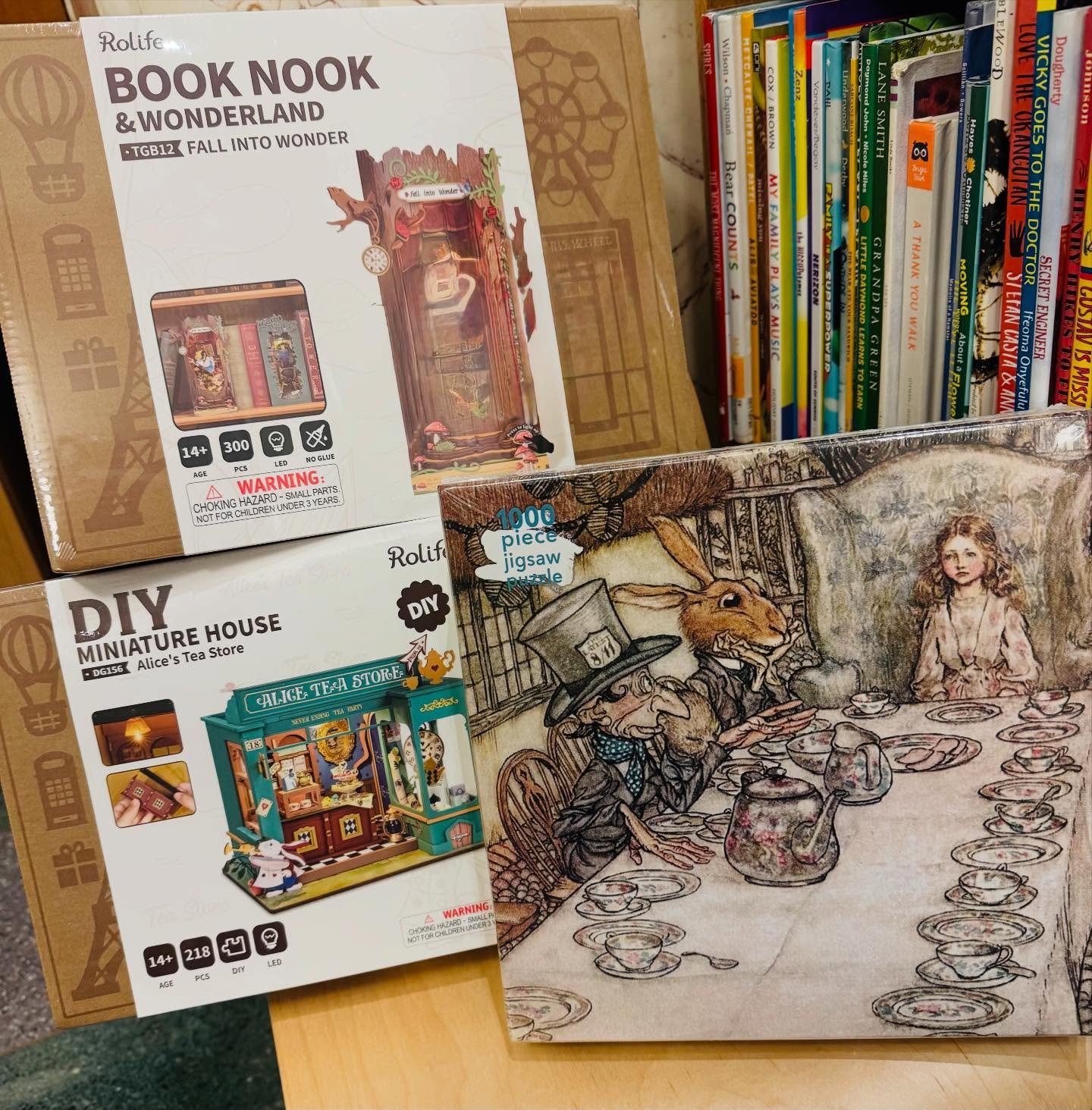 BOTH STORES ARE OPEN TODAY! WINTER WONDERLAND @ THE FRIENDS LIBRARY STORE (NOON - 5PM) &amp; $75 WORTH OF BOOK GIFTS @ ROSE CITY READS (11AM - 5PM). WE HAVE THE GIFTS YOU ARE LOOKING FOR. 🎁🎄

 #shopsmall #portland #pdx #portlandbookstore #friendsof