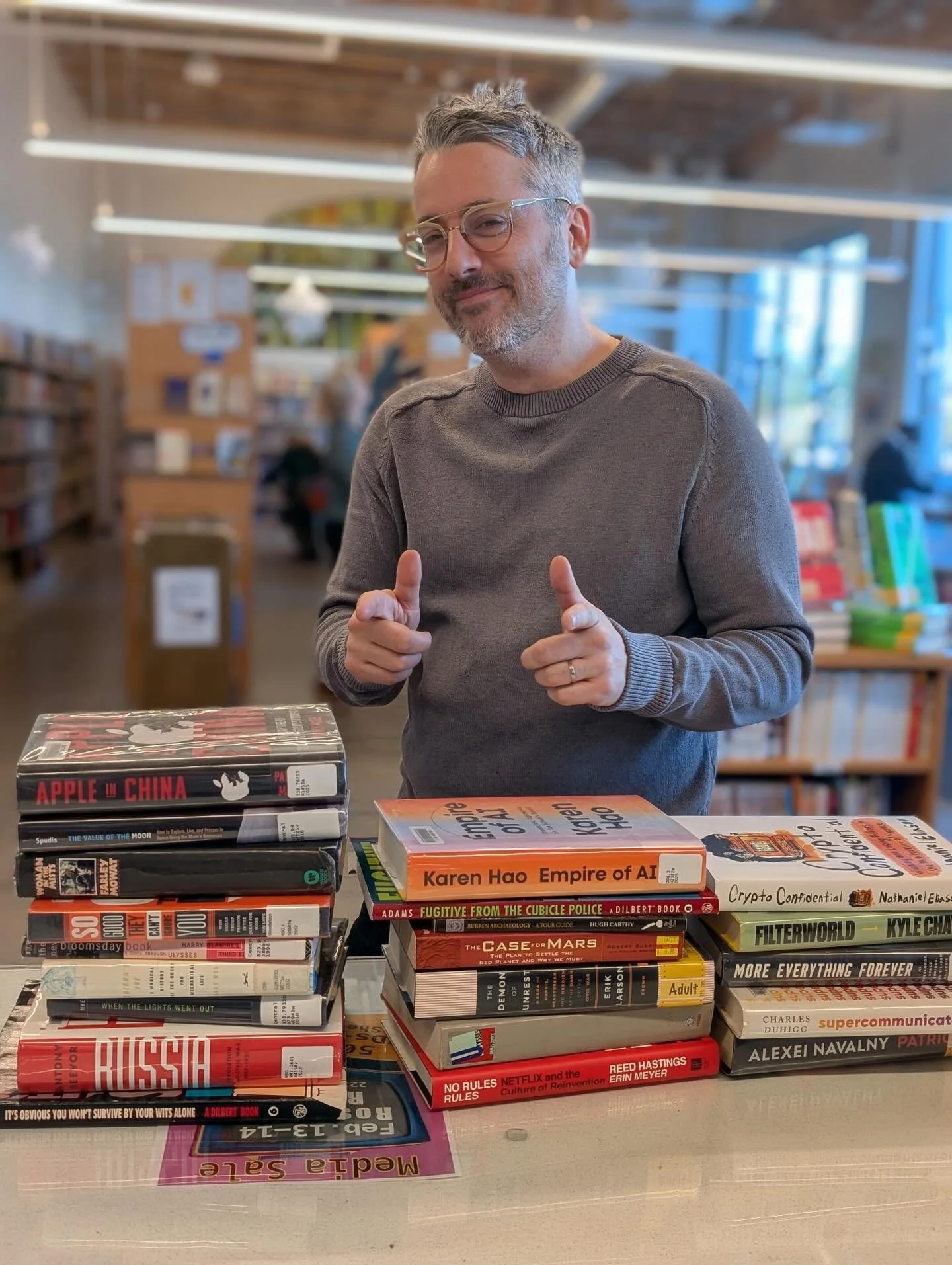 SHOW YOUR STACK SUNDAY! Last week, customers left with some really great stuff. What&rsquo;s been your favorite find at our store so far?

#portlandbookstore #rosecityreads #pdx #pdxbookstore #usedbookstore