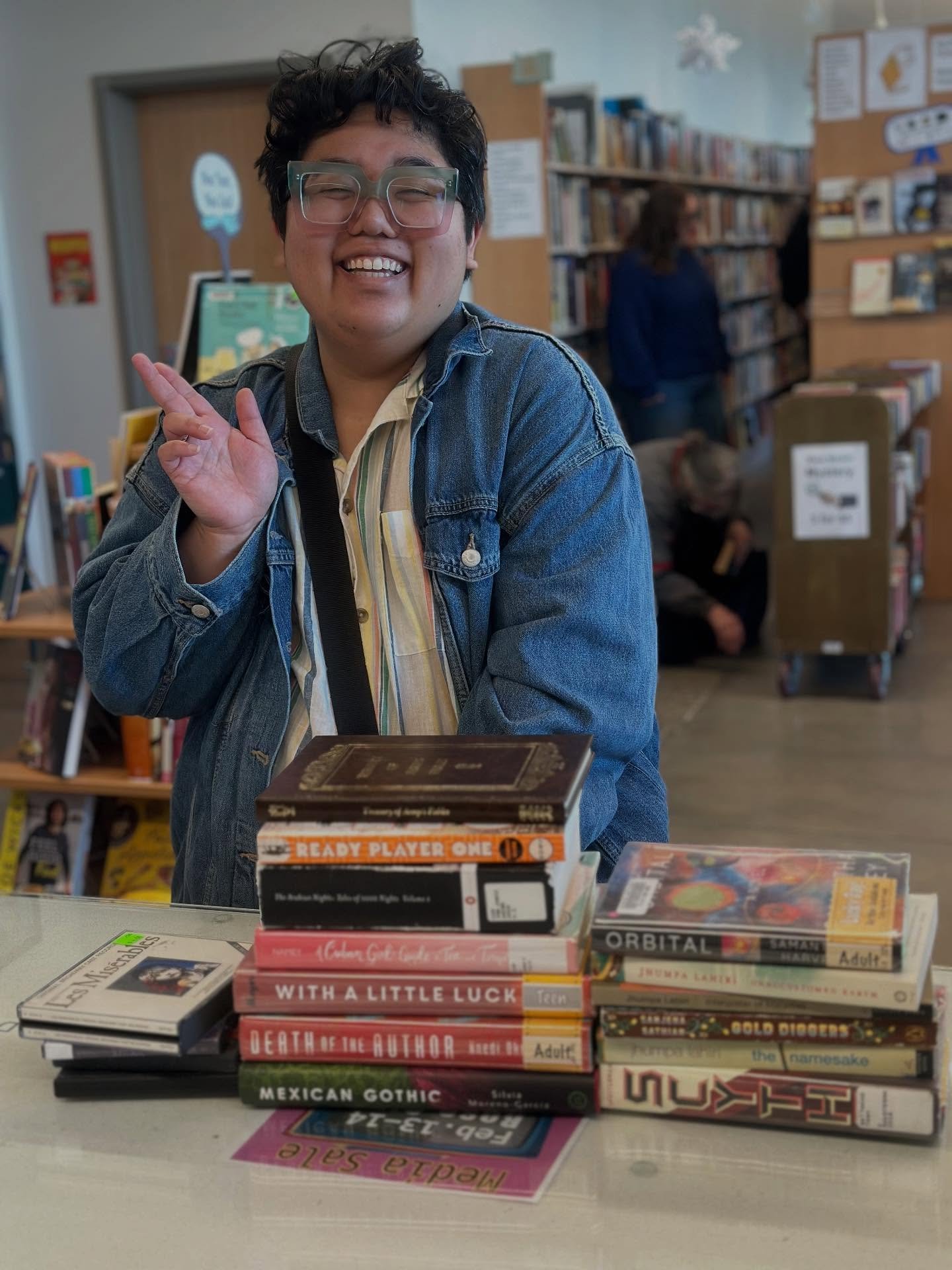 SHOW YOUR STACK SUNDAY: Here&rsquo;s what customers walked out the door with this week. What are you hoping to find on your next trip to Rose City Reads?

#showyourstacksunday #portland #portlandbookstore #pdxbookstore #usedbookstore