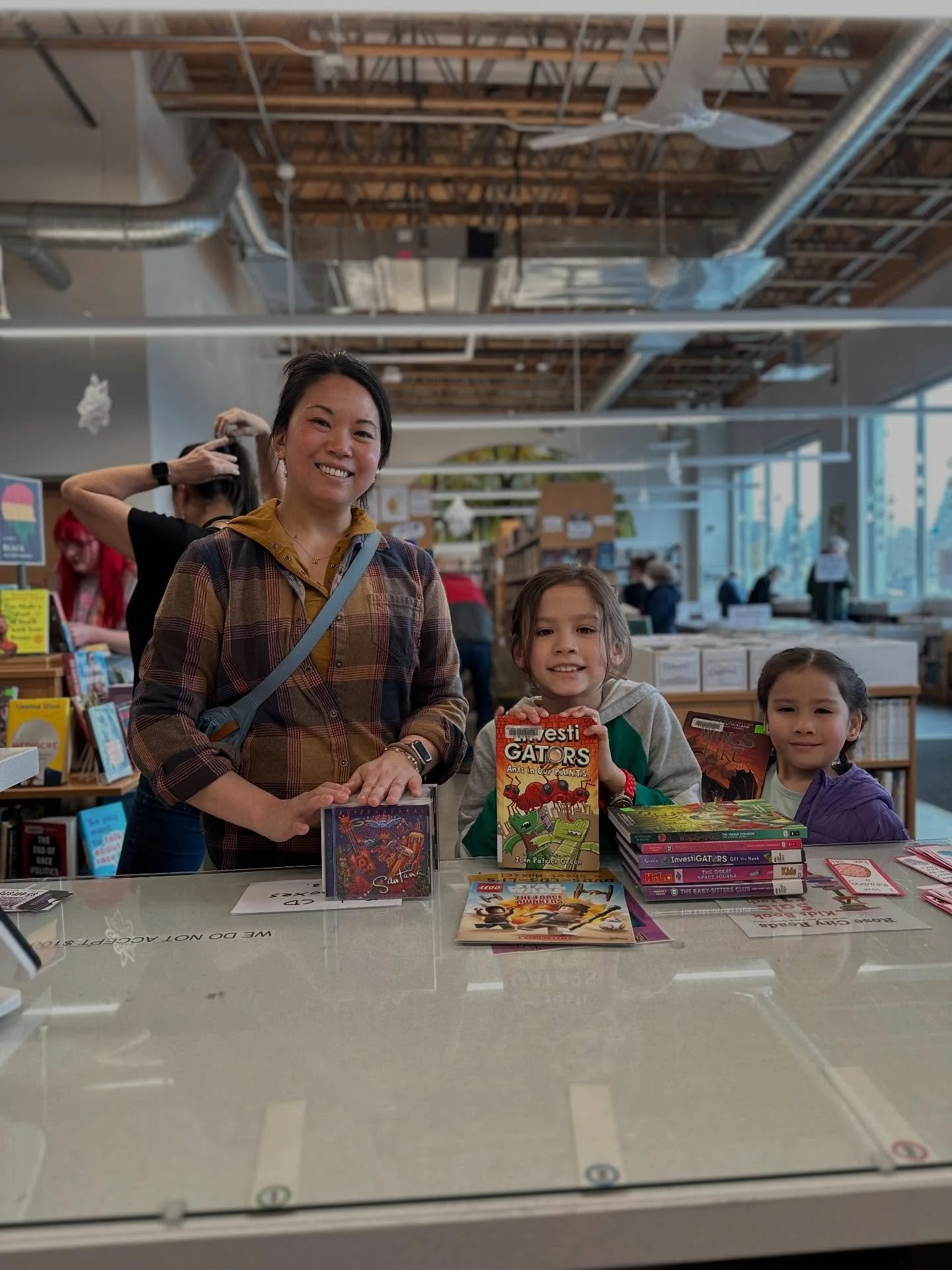 SHOW YOUR STACK SUNDAY: So many great things left our store recently, what have you taken home this month? 

#showyourstacksunday #rosecityreads #pdx #portland #portlandbookstore