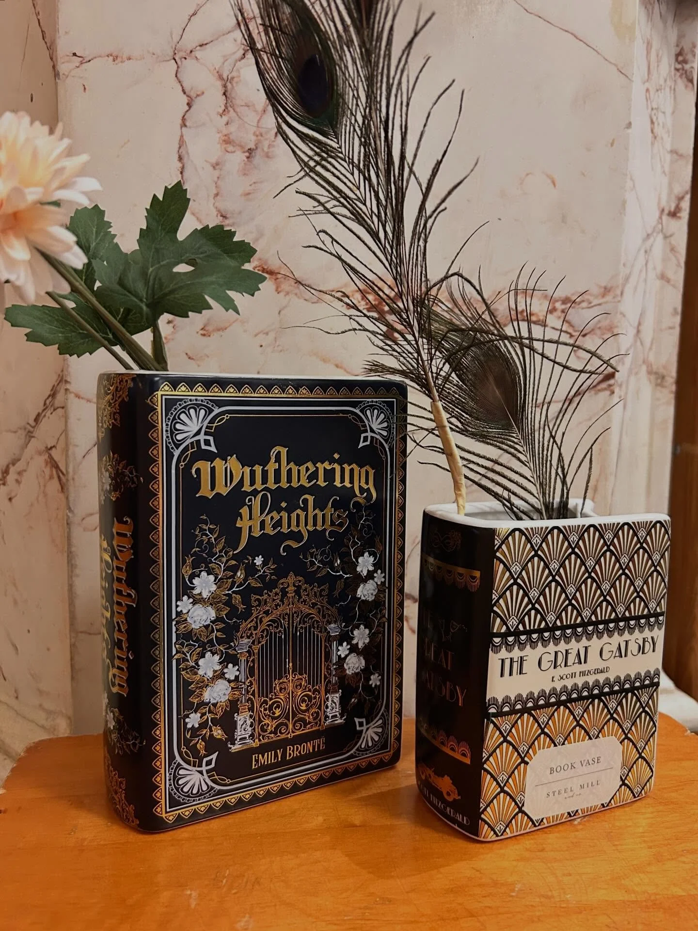 Fresh blooms deserve a good story 🌸📚
Our book vases are the perfect place to show off your spring cut flowers, all wrapped in classic covers you know and love. Stop in and pick one up today. Every purchase supports the Multnomah County library 💛

