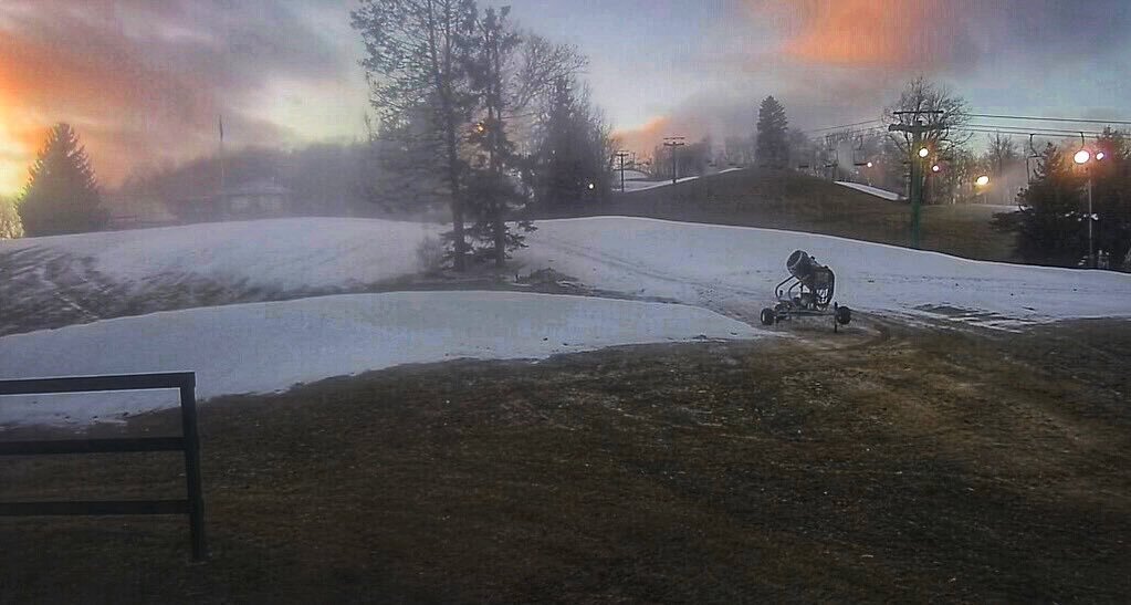 Snowmaking with a side of sunset ❄️🌅✨!
 ⠀⠀⠀⠀⠀⠀
Mother Nature has been giving us a run for our money, but we have continued to make snow whenever the weather has permitted. The forecast looks promising starting Friday evening!
 ⠀⠀⠀⠀⠀⠀
As of now, we a