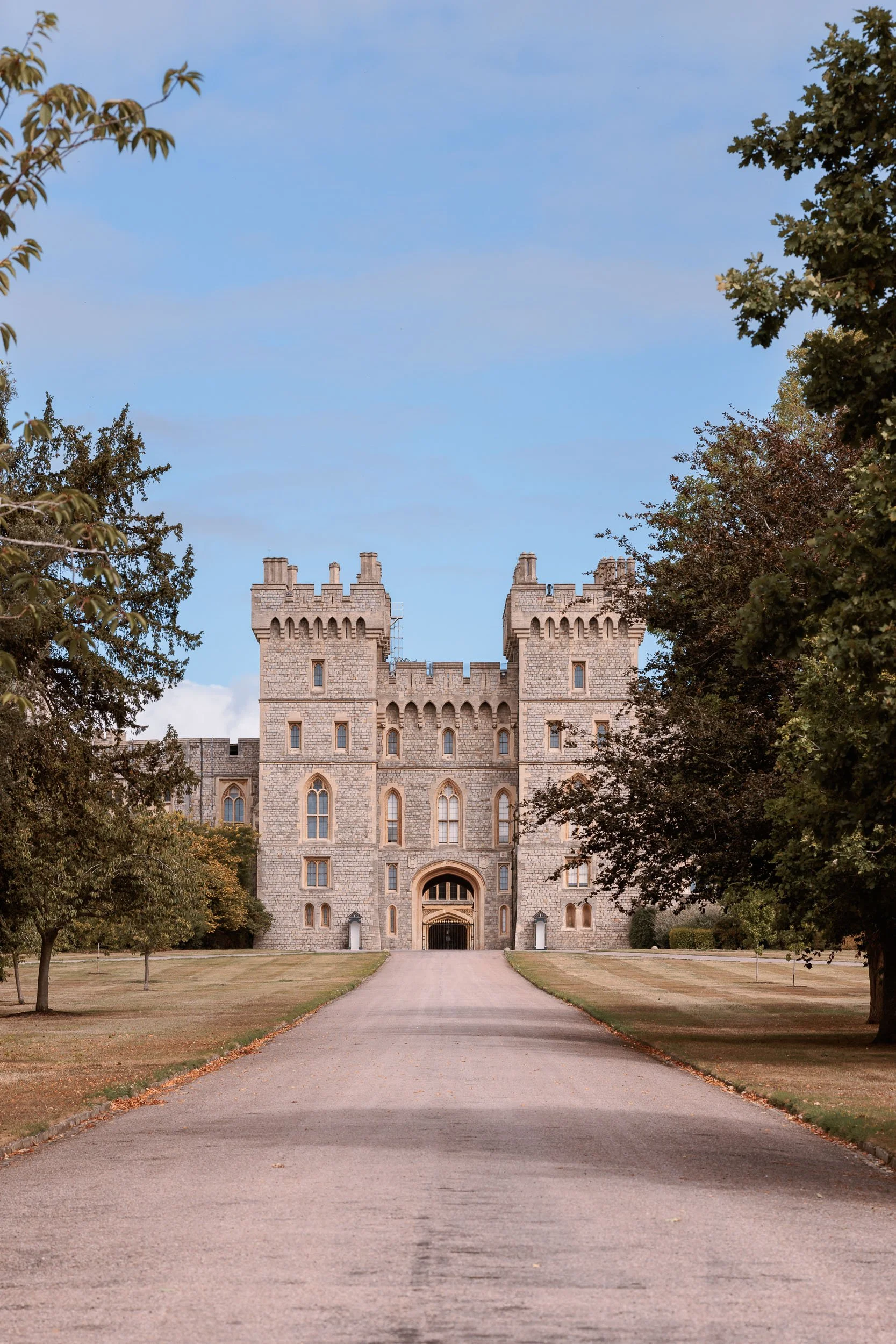 Long Walk view towards Windsor Castle on the morning of Clemmie and James’s wedding
