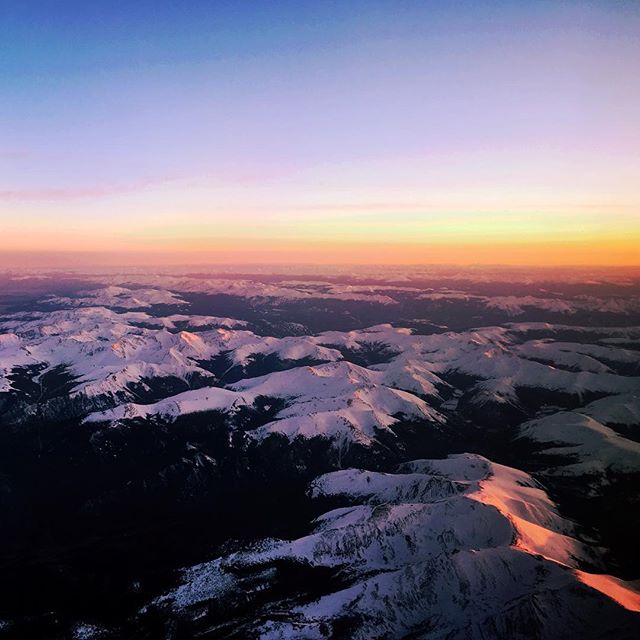 Flying westward in search of a place to land my tiny home. A breathtaking view to begin my journey. #colorado #snowcapped #rockymountains #coloradosky #coloradorockymountainhigh #catchingfeelings #tinyjourney #turningtiny #tinyhousejamboree #judyblue