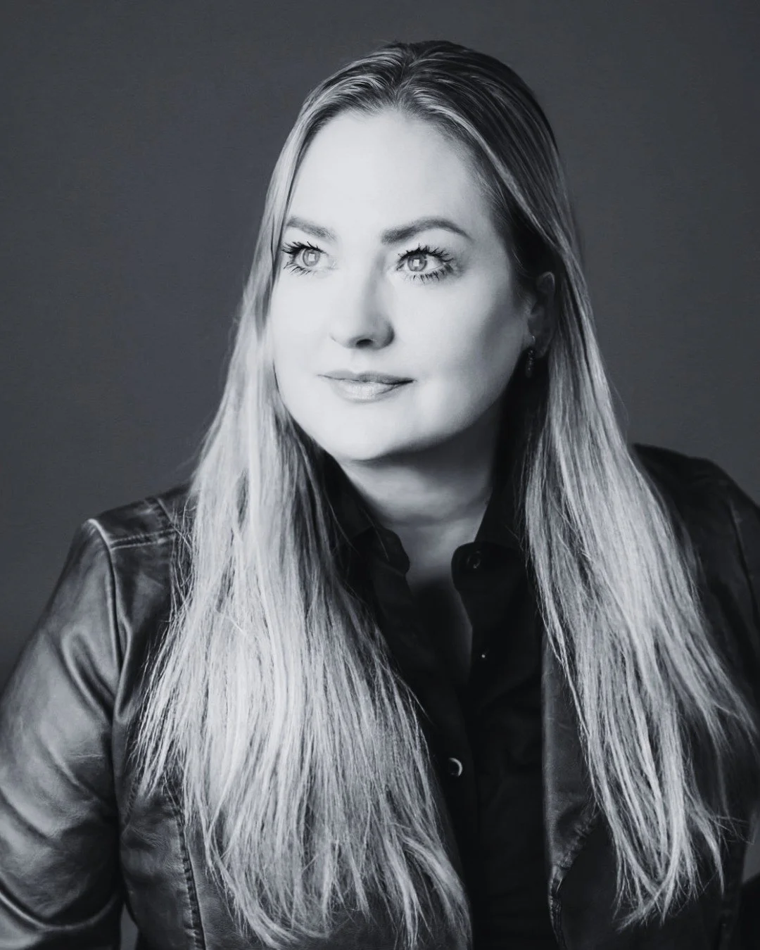 𝗙𝗹𝘂𝗶𝗱 𝗙𝗮𝗰𝘂𝗹𝘁𝘆: 𝗞𝗿𝗶𝘀𝘁𝗮 𝗞𝗶𝗻𝗴-𝗗𝗼𝗵𝗲𝗿𝘁𝘆

Krista brings such elegance, poise, and knowledge into the convention ballroom. Her classes are always beloved, and her thoughtful competition feedback leaves dancers feeling inspired a