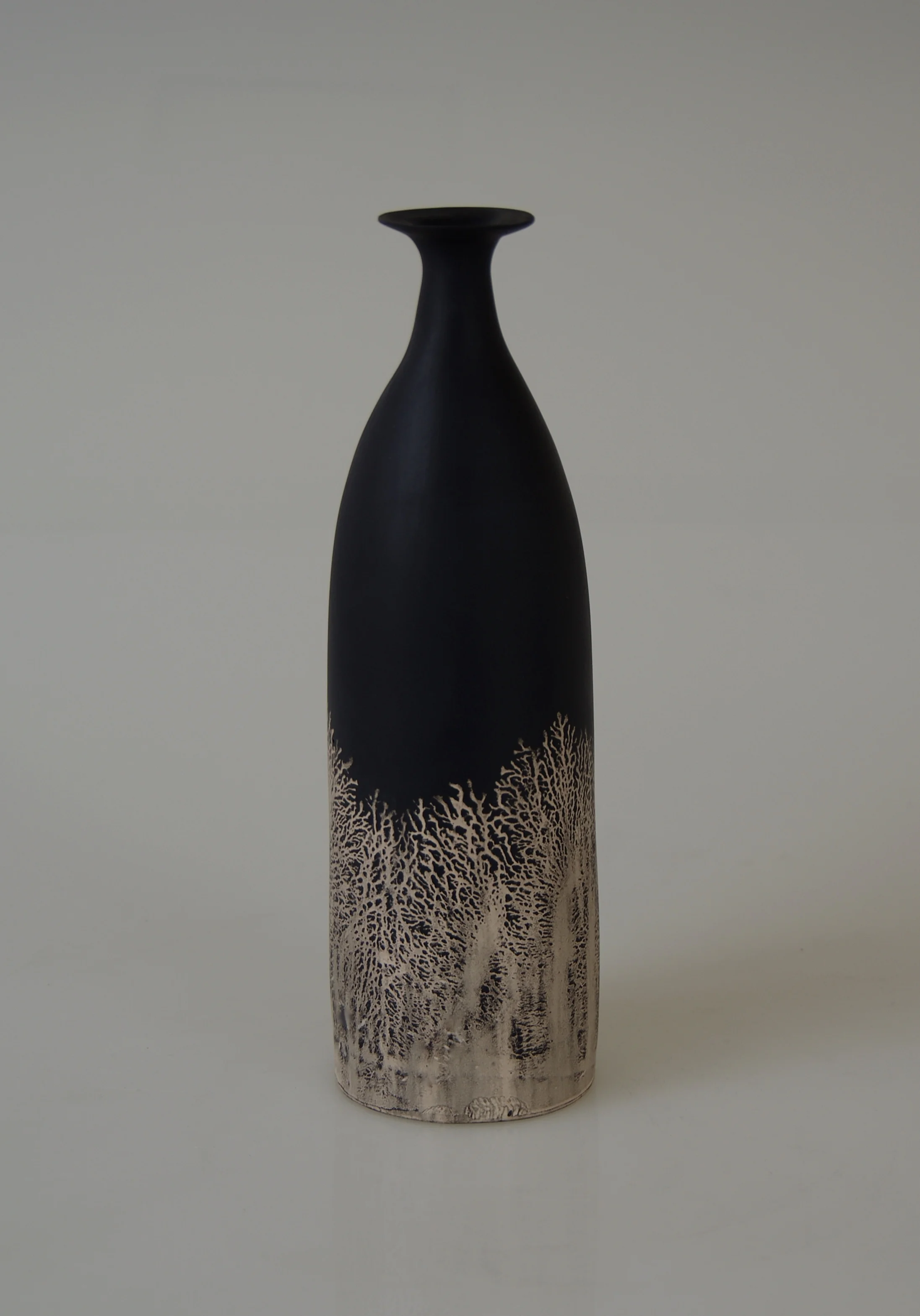 深閑　一輪挿し