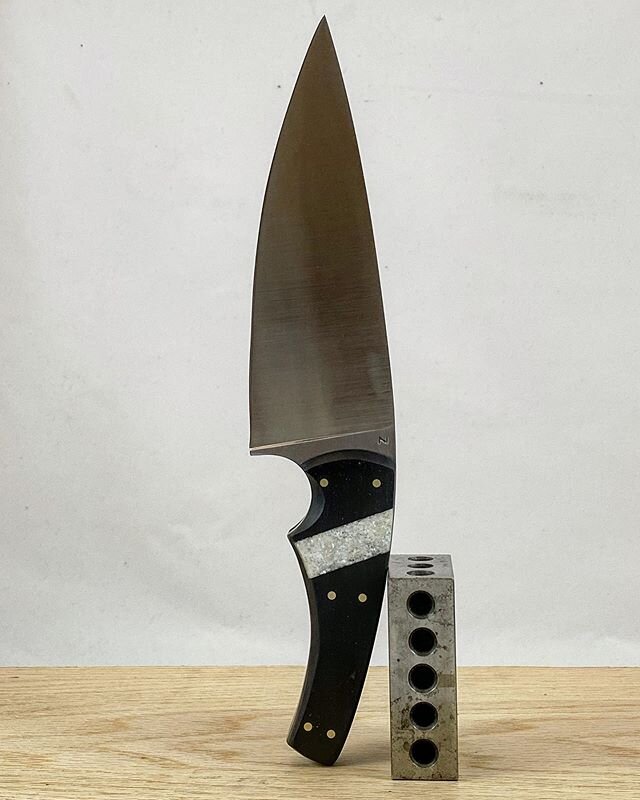 Check out the video of this build on my YouTube. Really pleased with the results and excited to make some more knives soon! Link in my bio! @brodbeck_ironworks @evenheatkilns @pferd_na #make #maker #knife #motherofpearl @scottgrove #easyinlay #chefsk