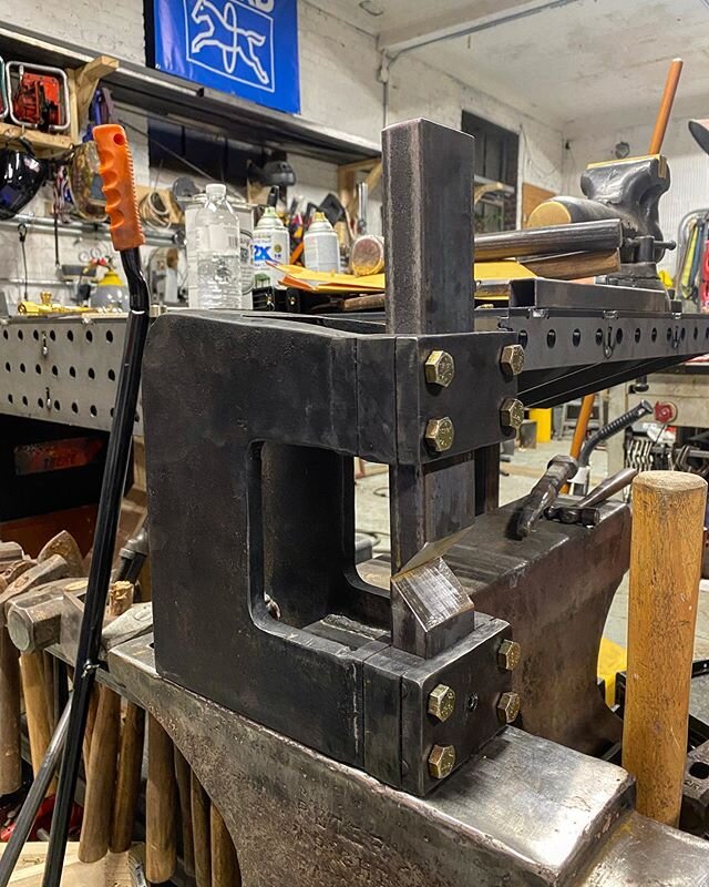 Very happy with how this guillotine tool came out! 1/2&rdquo; side plates with plenty of 1&rdquo; steel to make sure it can take any and all abuse. Excited to make up some more tooling and use it on a project! Heavily based on the @cjdufton @sunsetfo