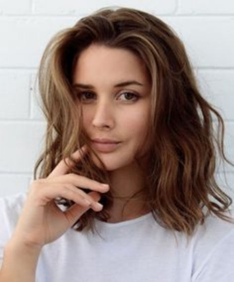 Shoulder length waves. Source: Pinterest