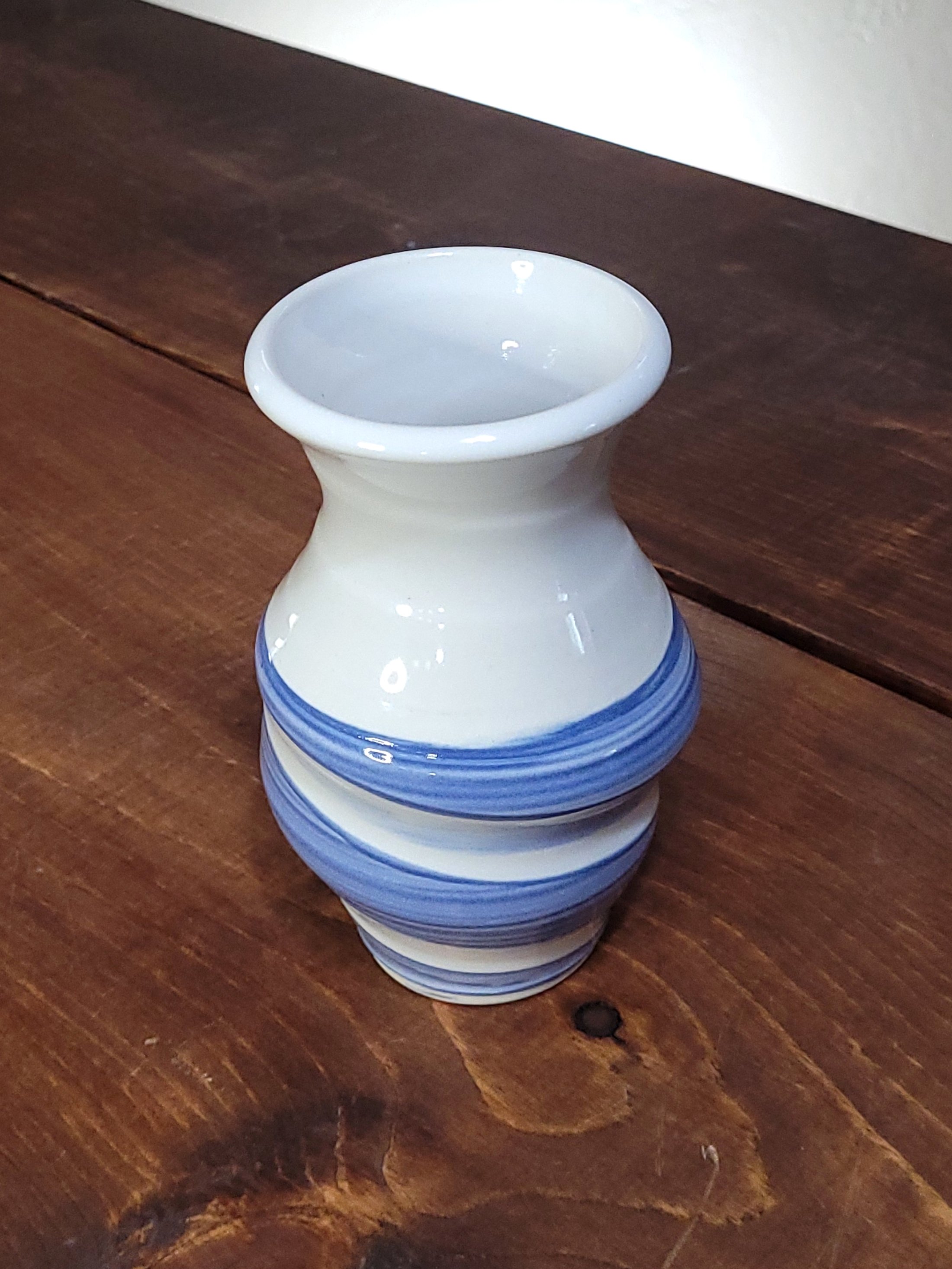 WhiteBlueSlippedSwirlVase11.jpg