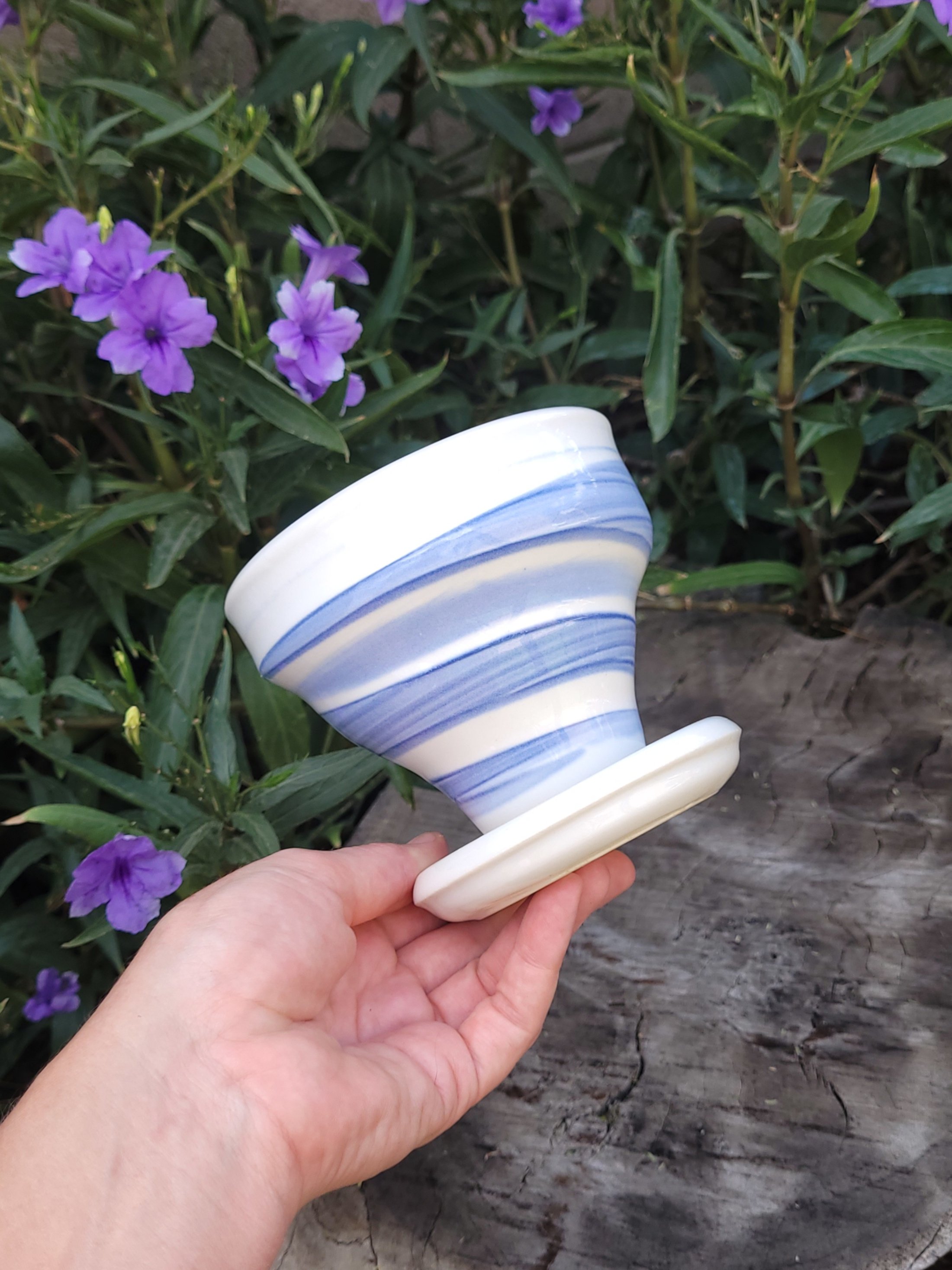 WhiteBlueSlippedSwirlPlanter8.jpg