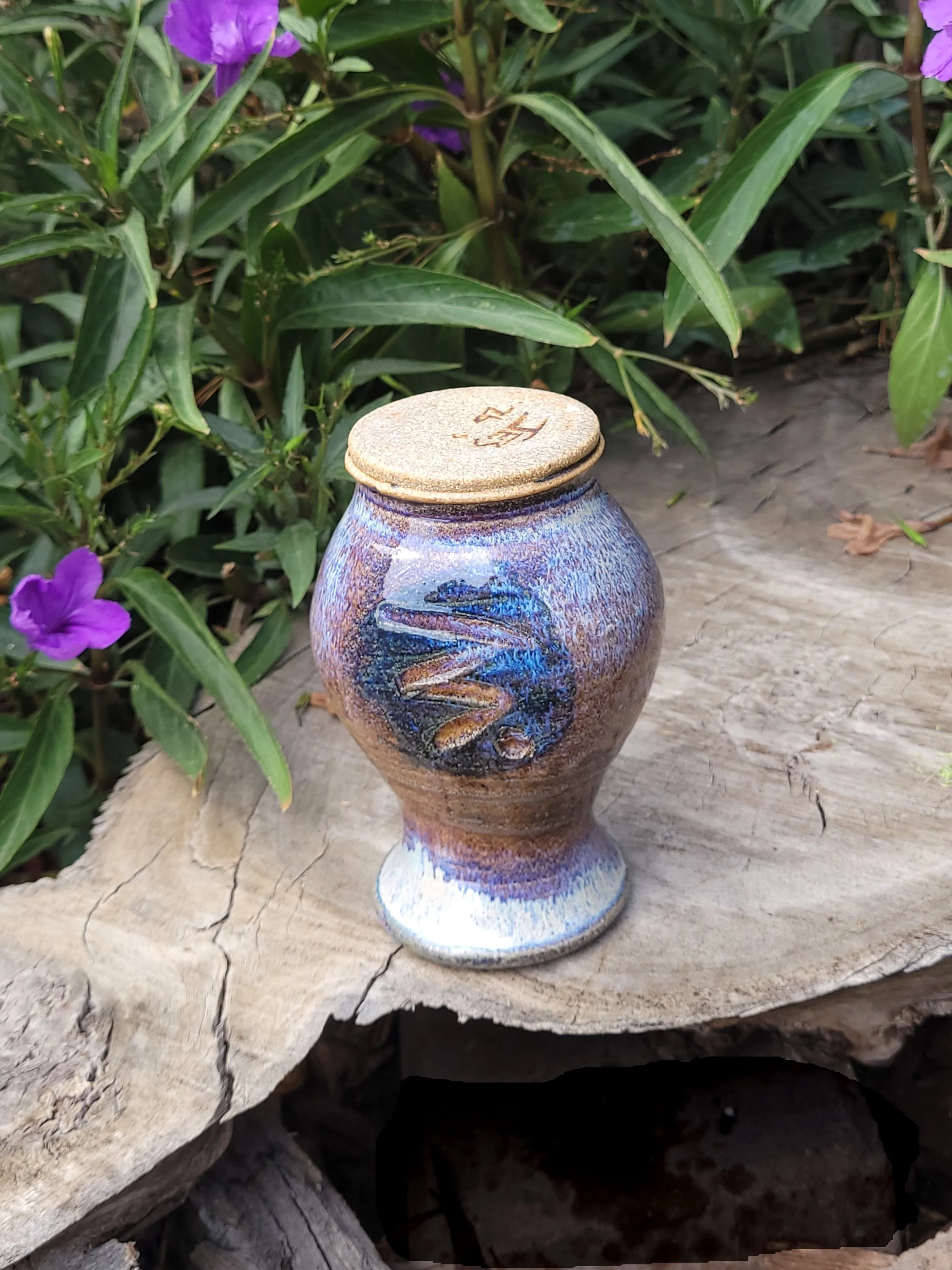 RutileBlueSlippedZigZagVase4.jpg