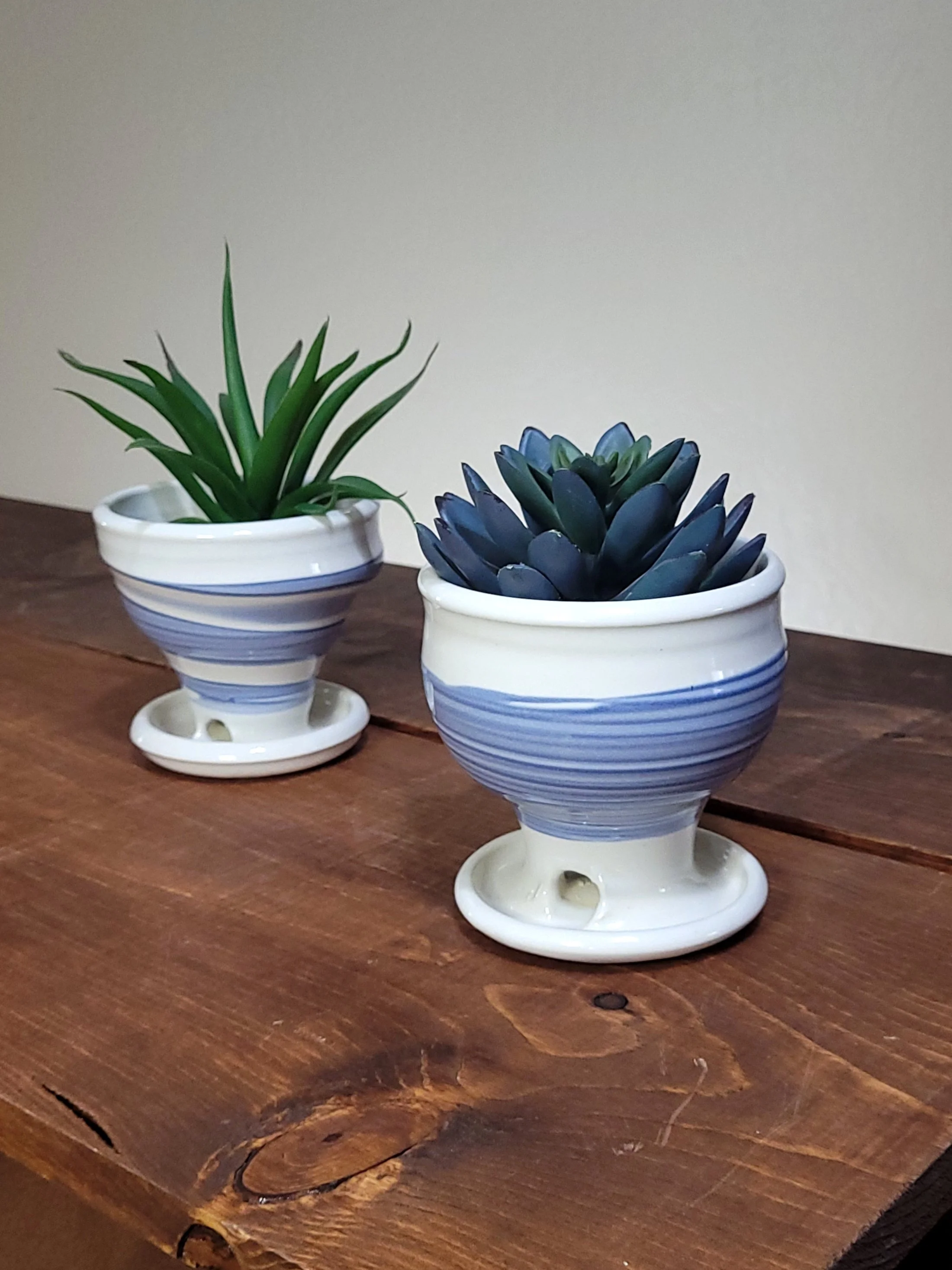 WhiteBlueSlipTexturedPlanter1.jpg