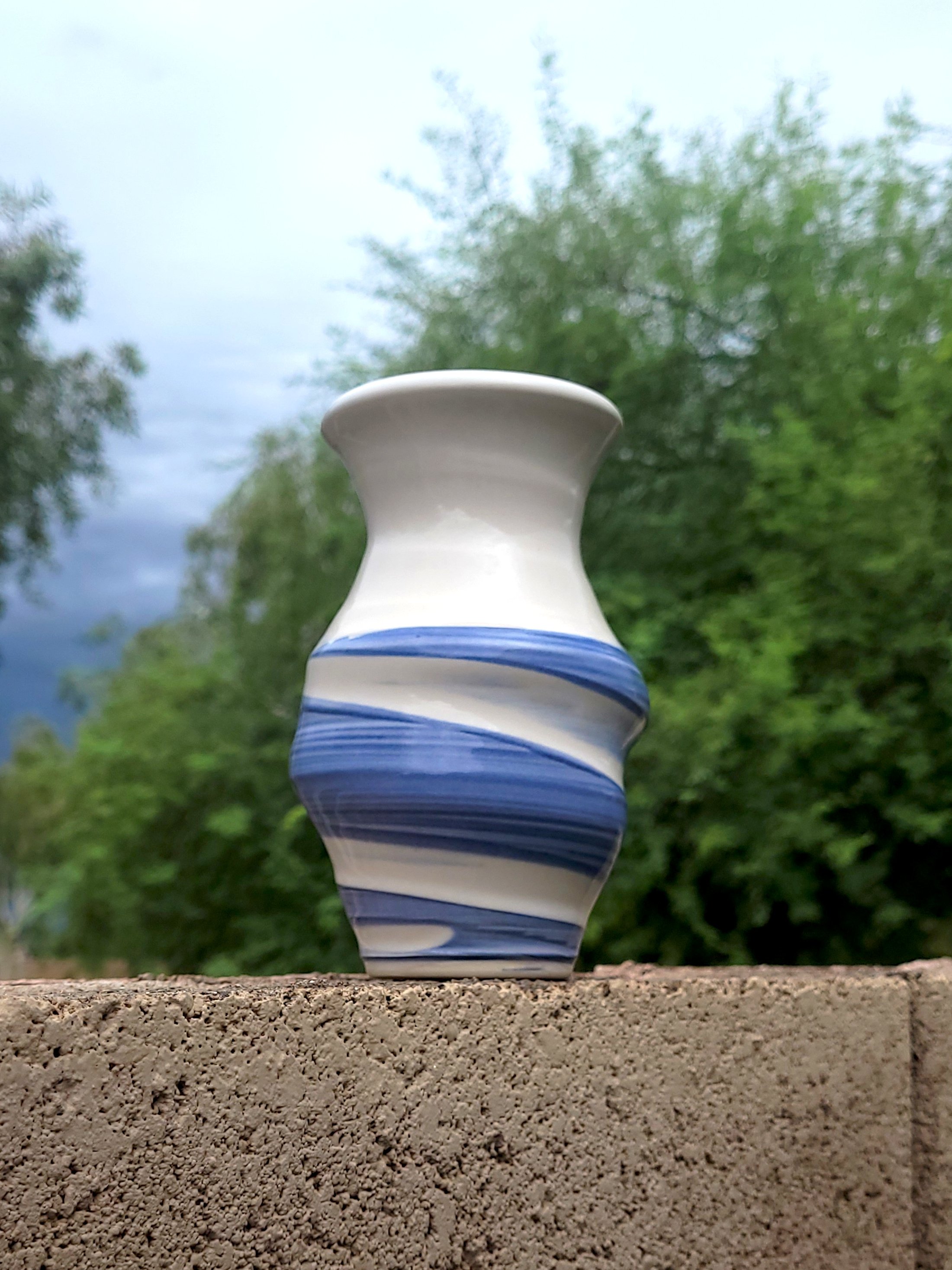WhiteBlueSlippedSwirlVase2.jpg